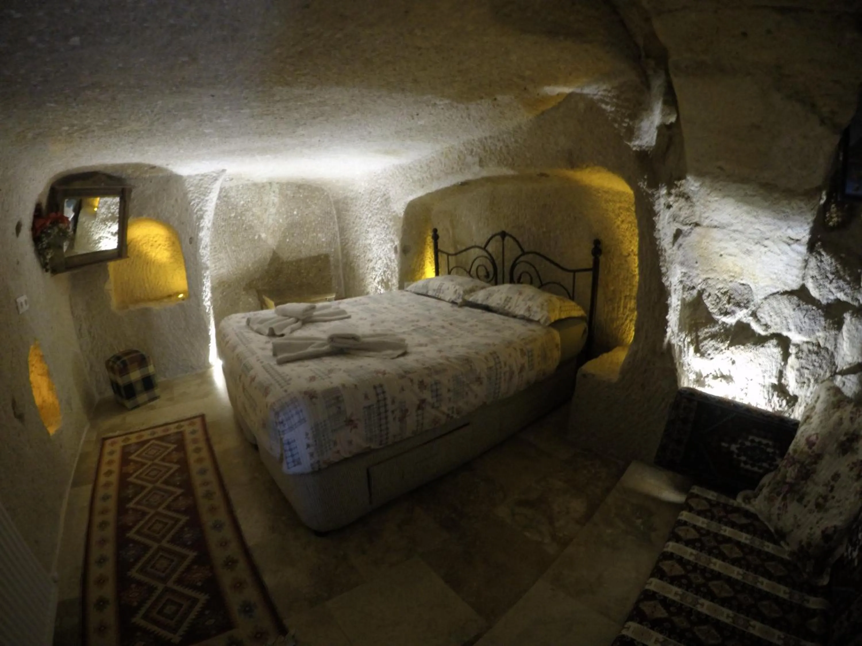Bedroom, Bed in Coco Cave