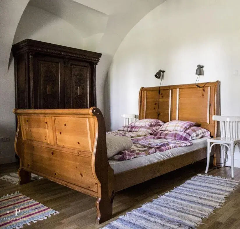 Double Room with Cot Available - single occupancy in Bagolyvár Fogadó- Újfalusy Márton Vendégház Double Room with Cot Available - single occupancy in Bagolyvár Fogadó- Újfalusy Márton Vendégház