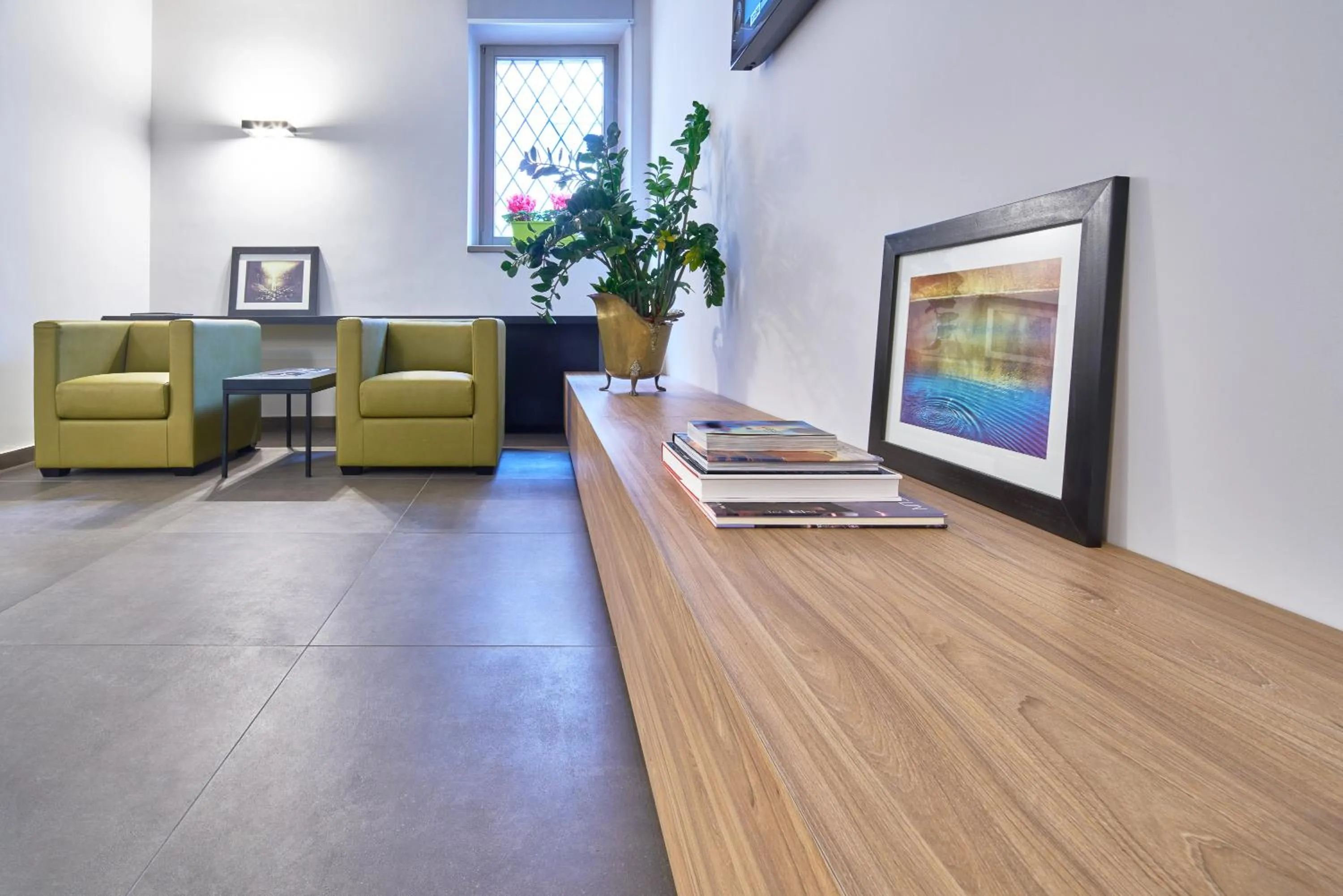 Communal lounge/ TV room, TV/Entertainment Center in Hotel Duomo