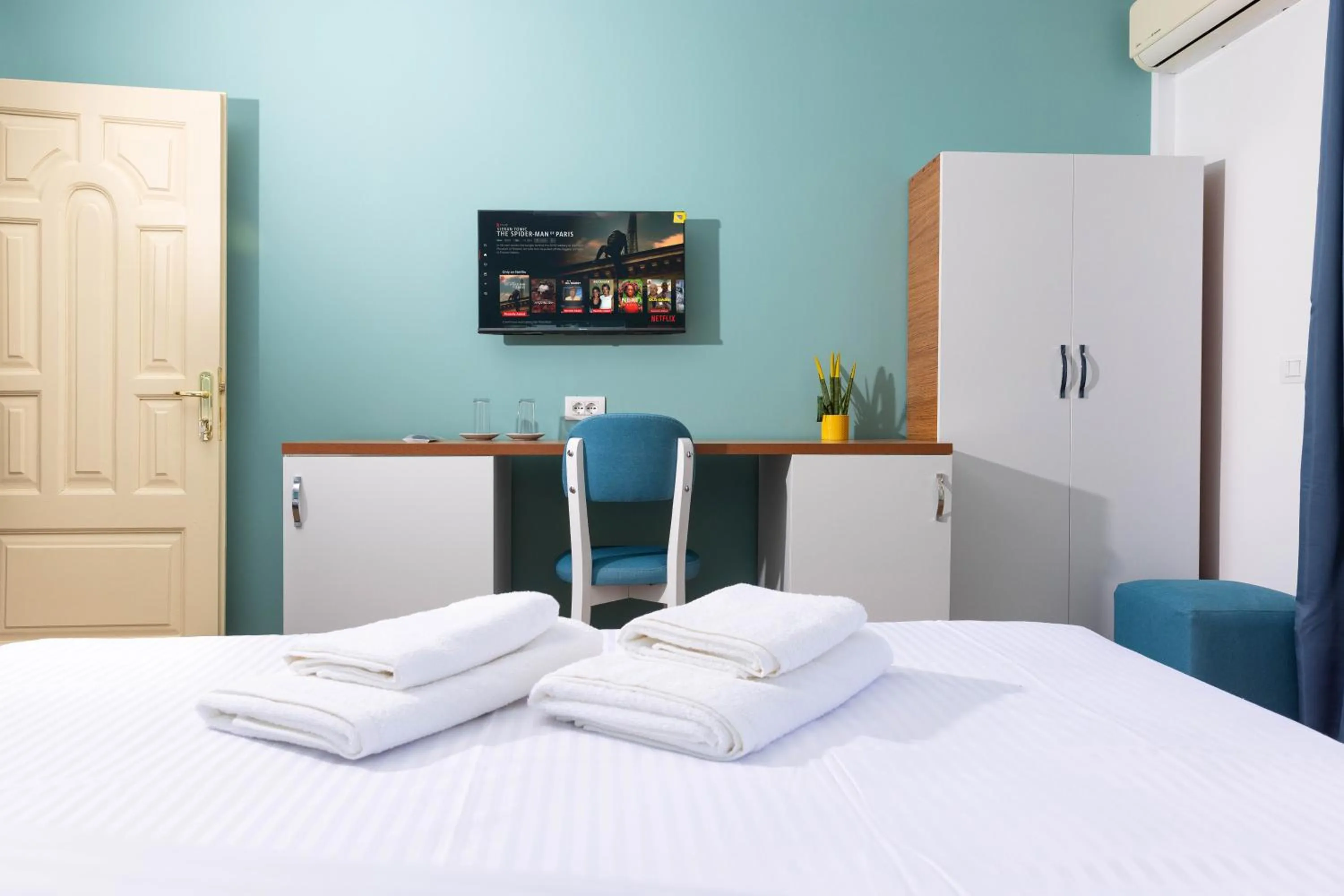 Bedroom, Bed in Hotel Vila MAX