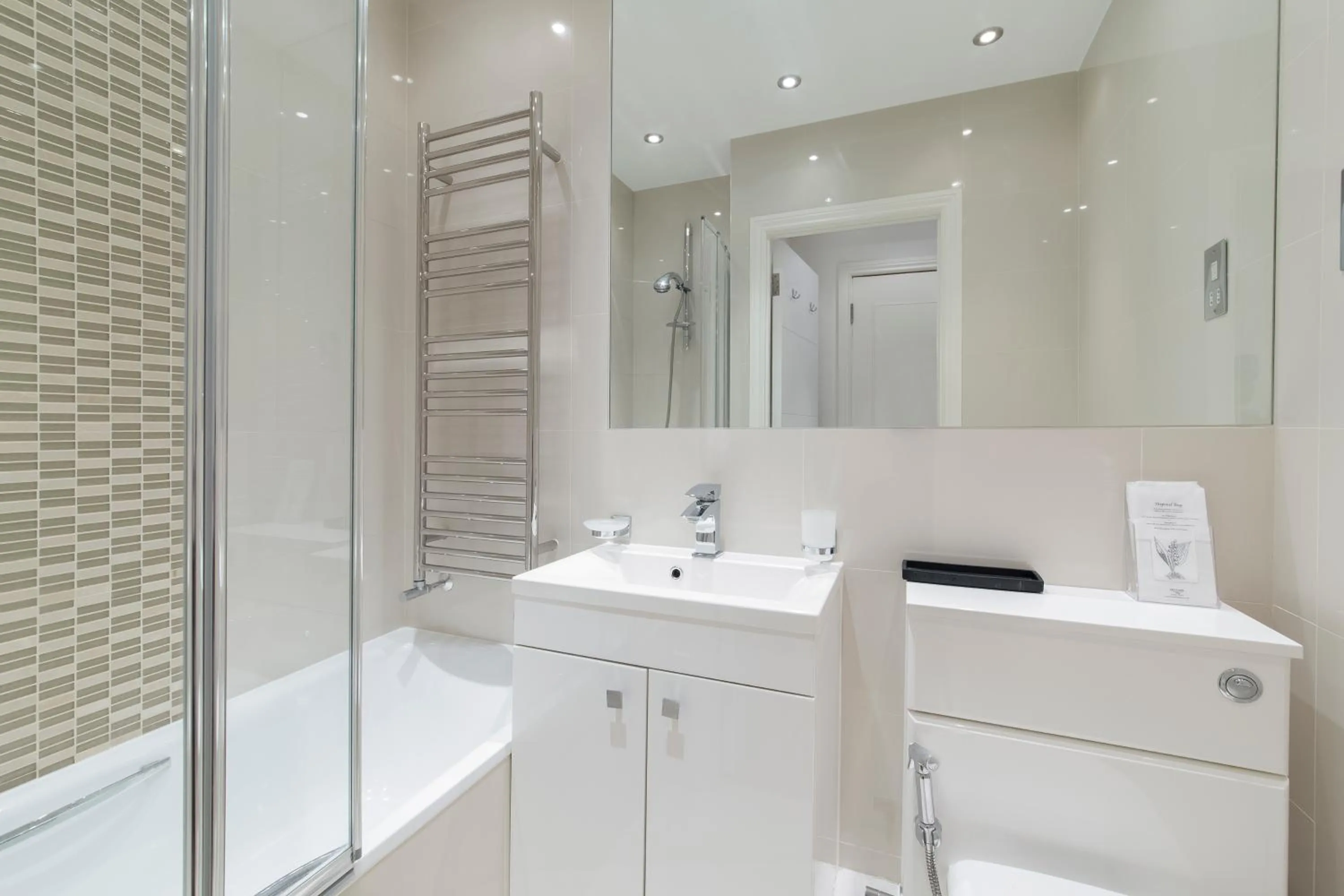 Bathroom in Nell Gwynn Chelsea Accommodation