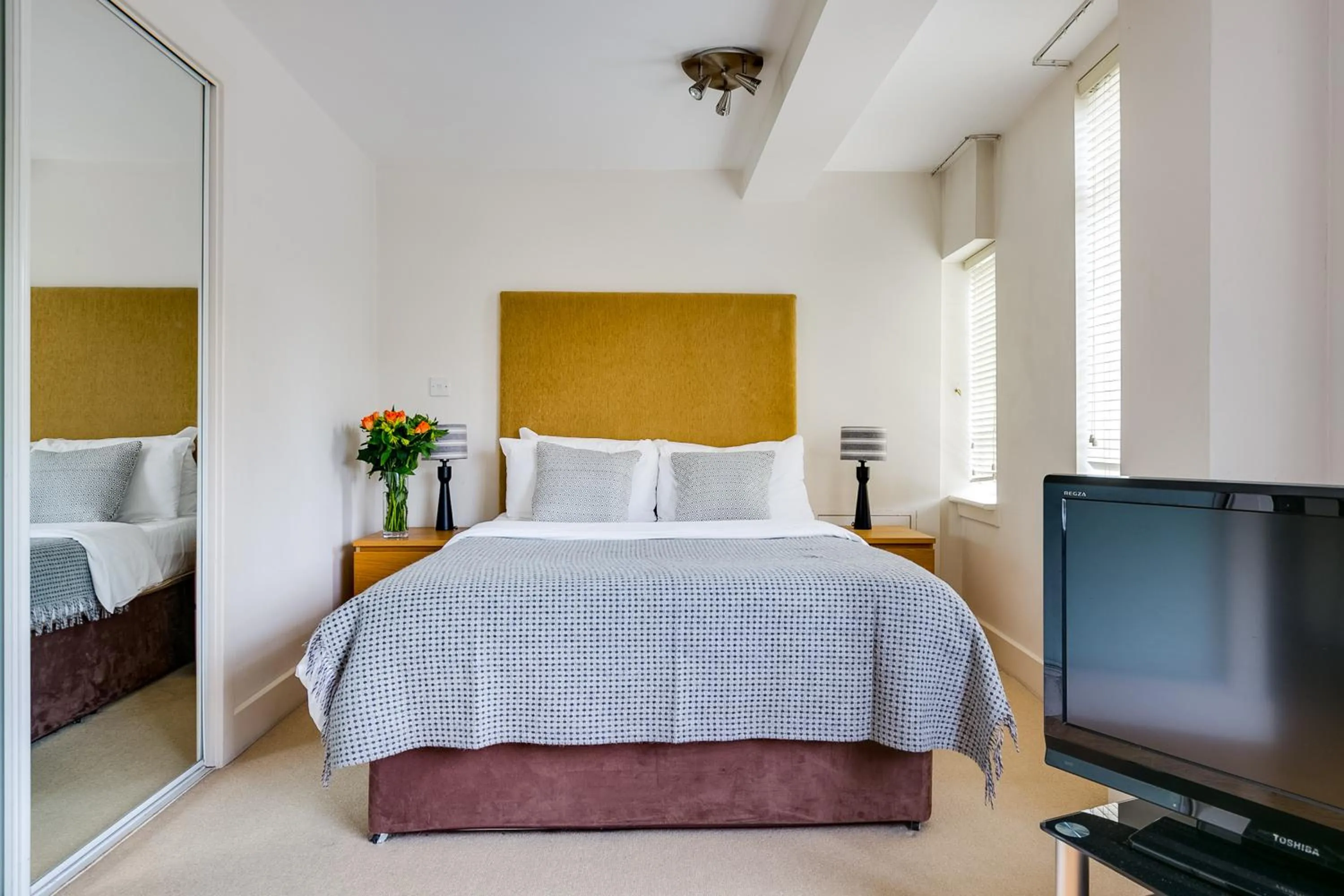 TV and multimedia, Bed in Nell Gwynn Chelsea Accommodation