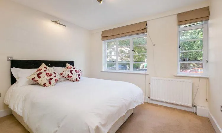 Bed in Nell Gwynn Chelsea Accommodation