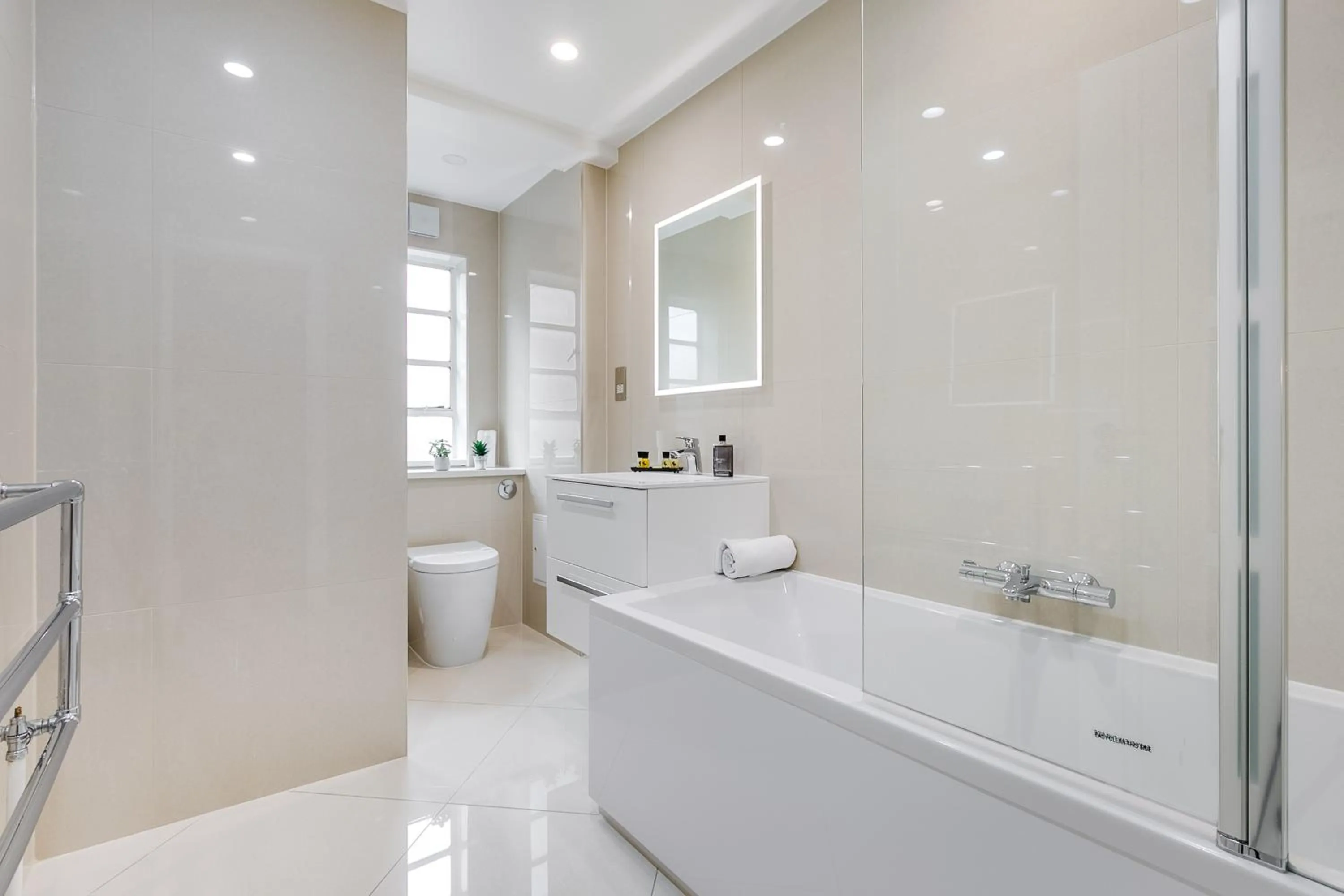 Toilet in Nell Gwynn Chelsea Accommodation