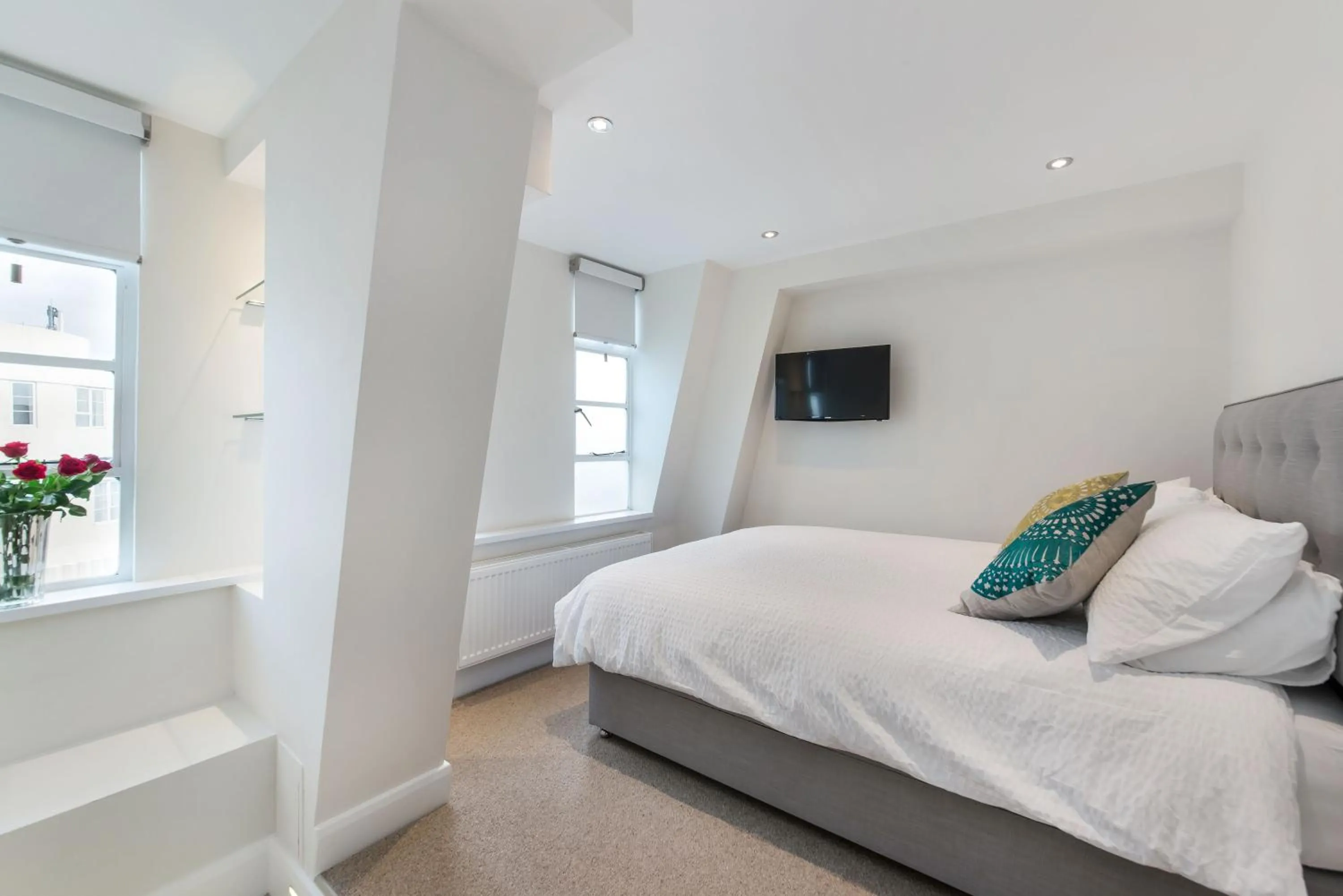 Bed in Nell Gwynn Chelsea Accommodation