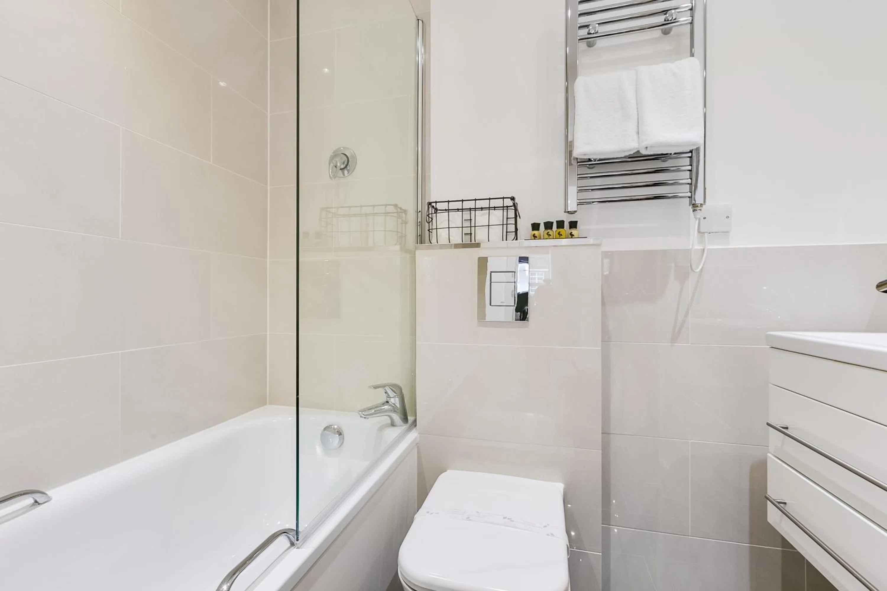 Bathroom in Nell Gwynn Chelsea Accommodation