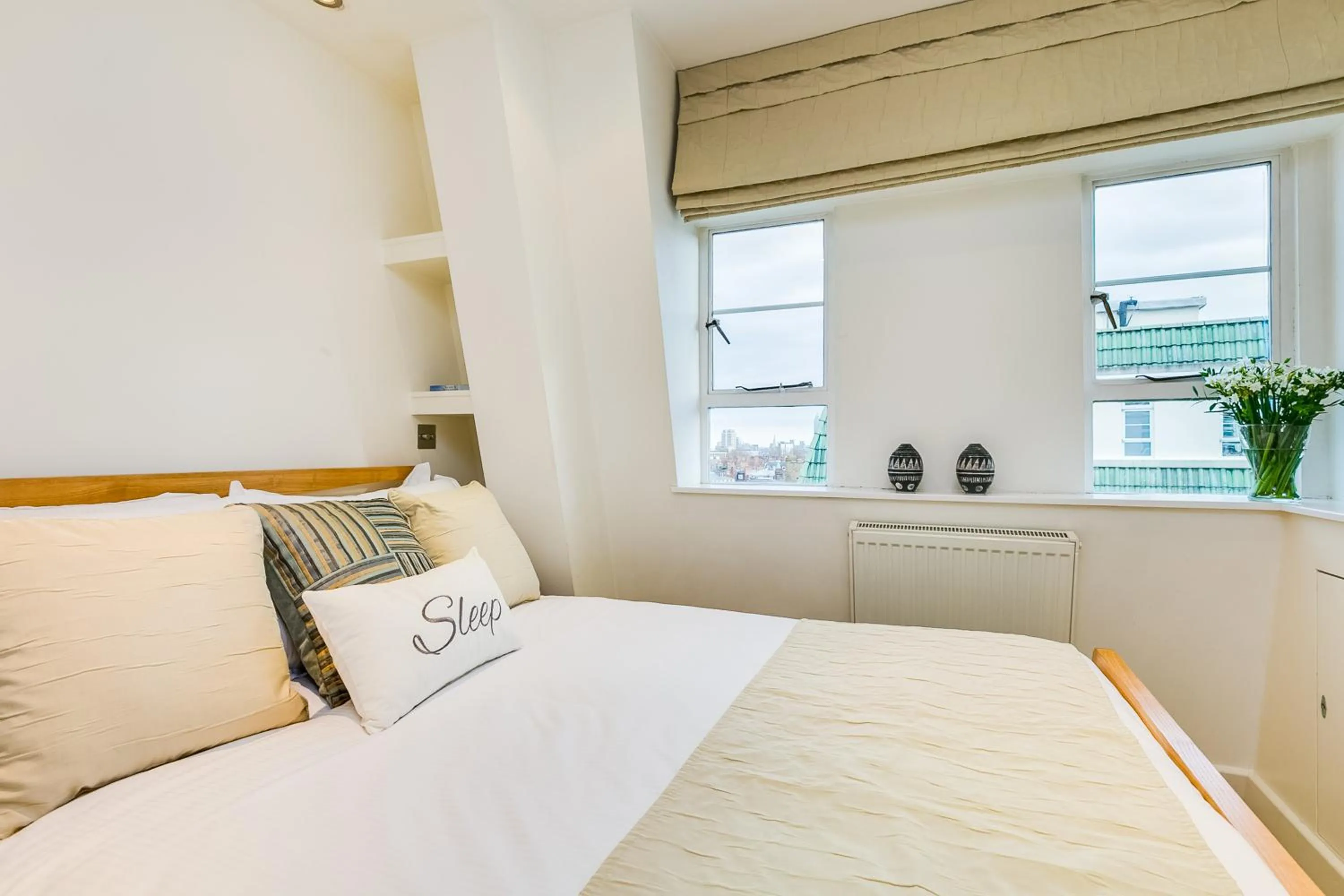 Bedroom, Bed in Nell Gwynn Chelsea Accommodation