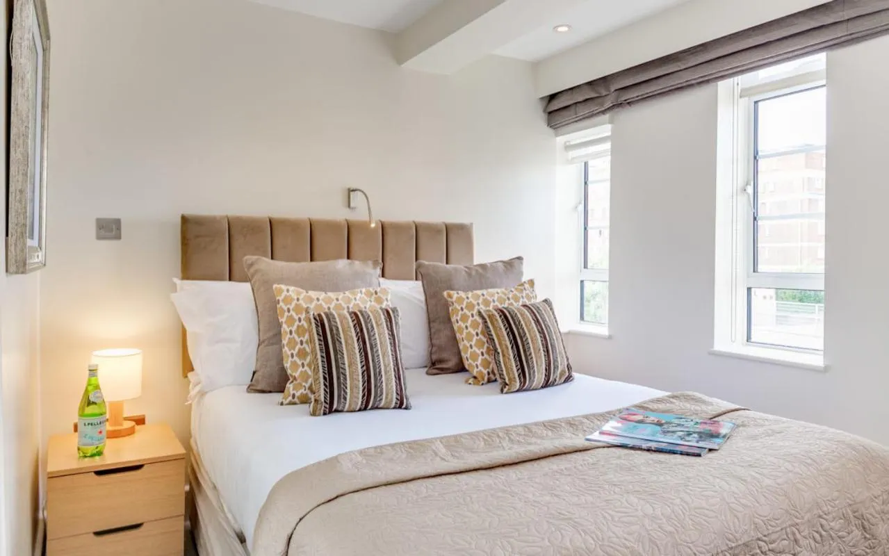 Bed in Nell Gwynn Chelsea Accommodation