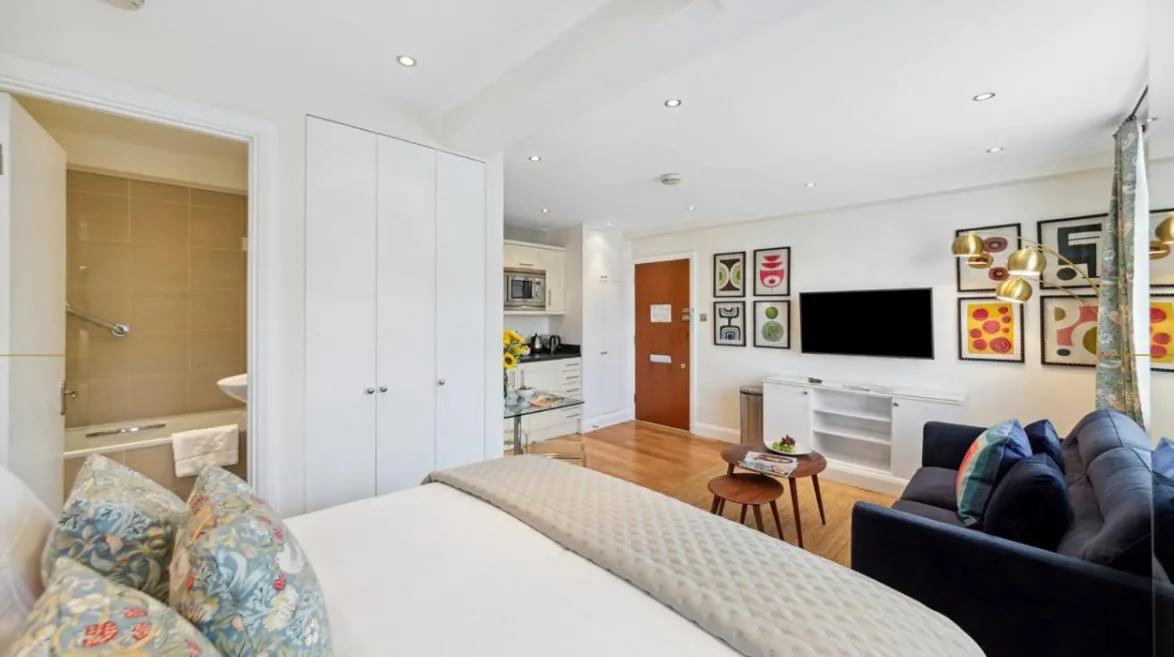 Bed in Nell Gwynn Chelsea Accommodation