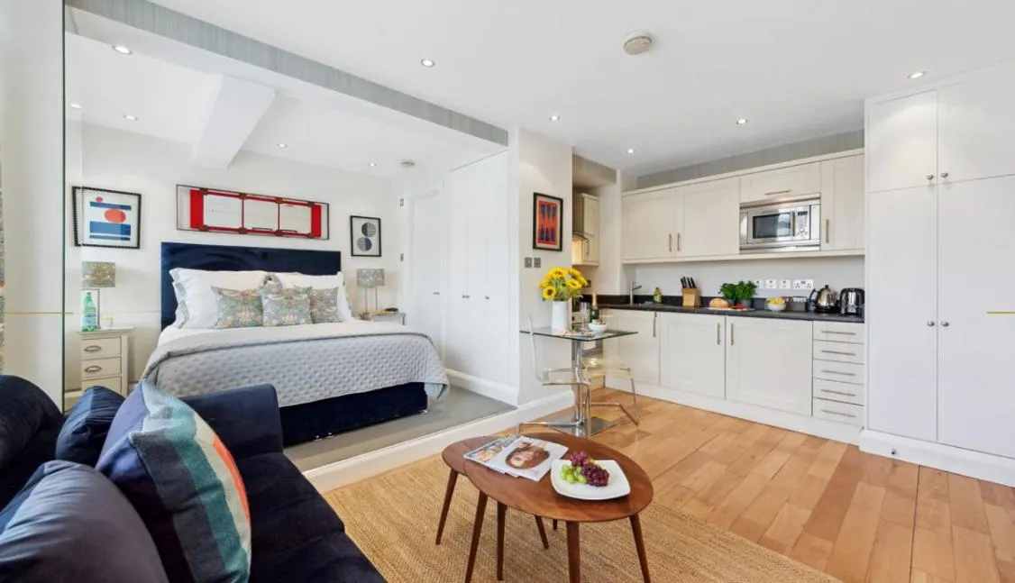 Bed in Nell Gwynn Chelsea Accommodation