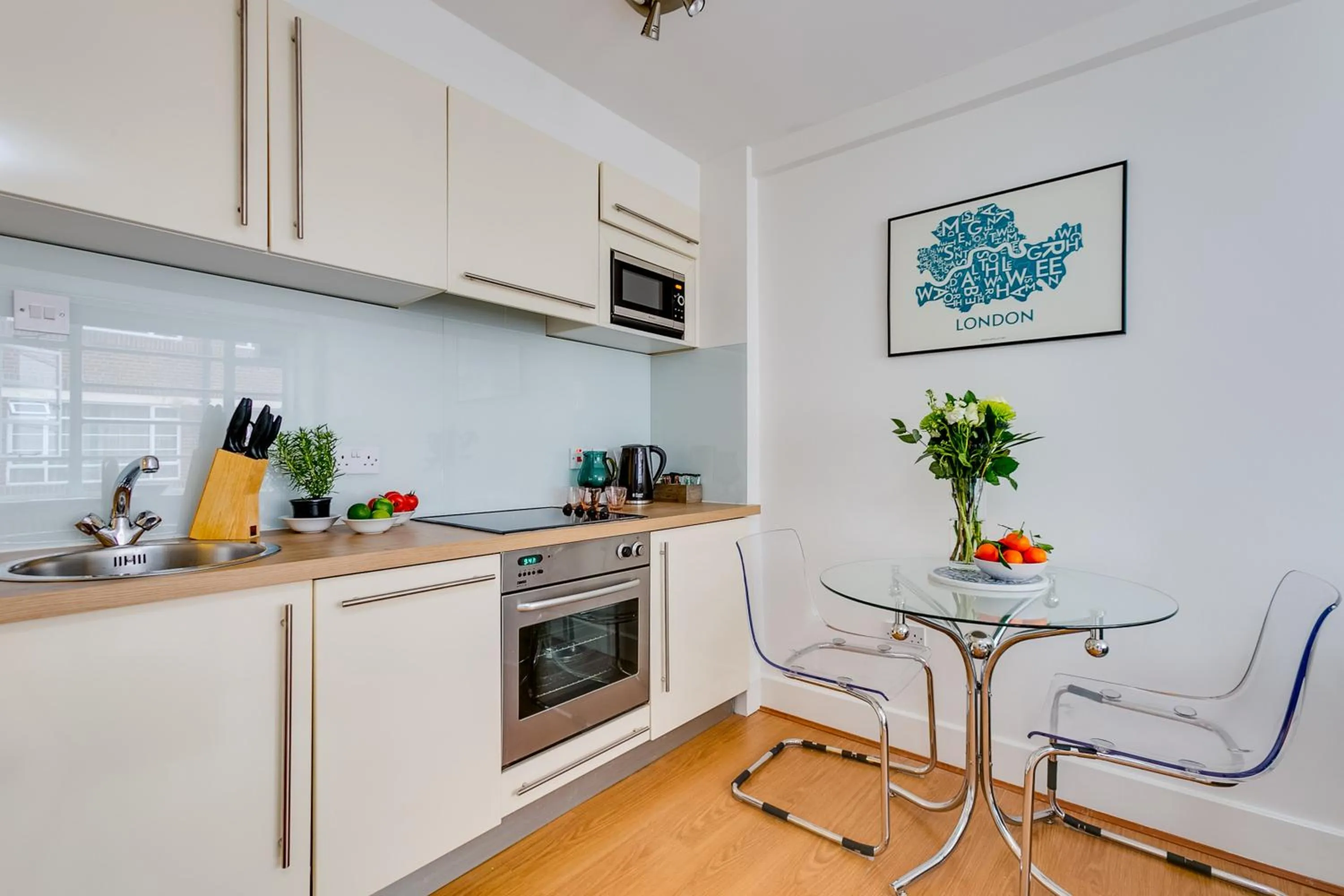 Kitchen or kitchenette in Nell Gwynn Chelsea Accommodation