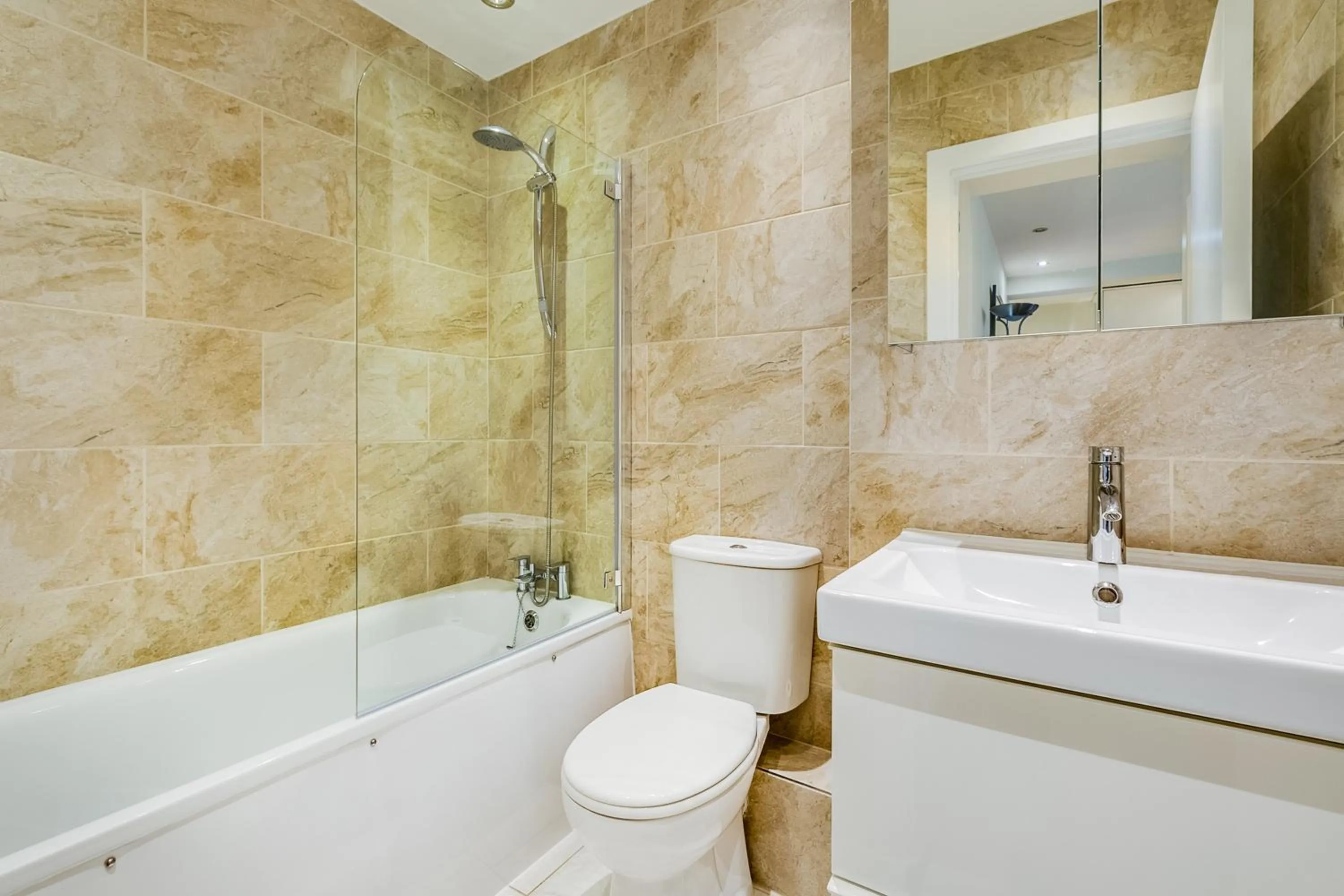 Bathroom in Nell Gwynn Chelsea Accommodation