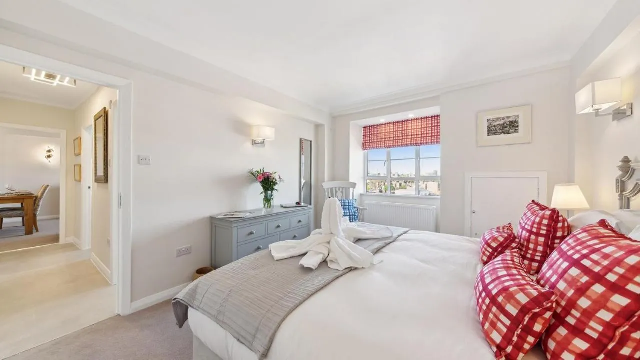 Bed in Nell Gwynn Chelsea Accommodation