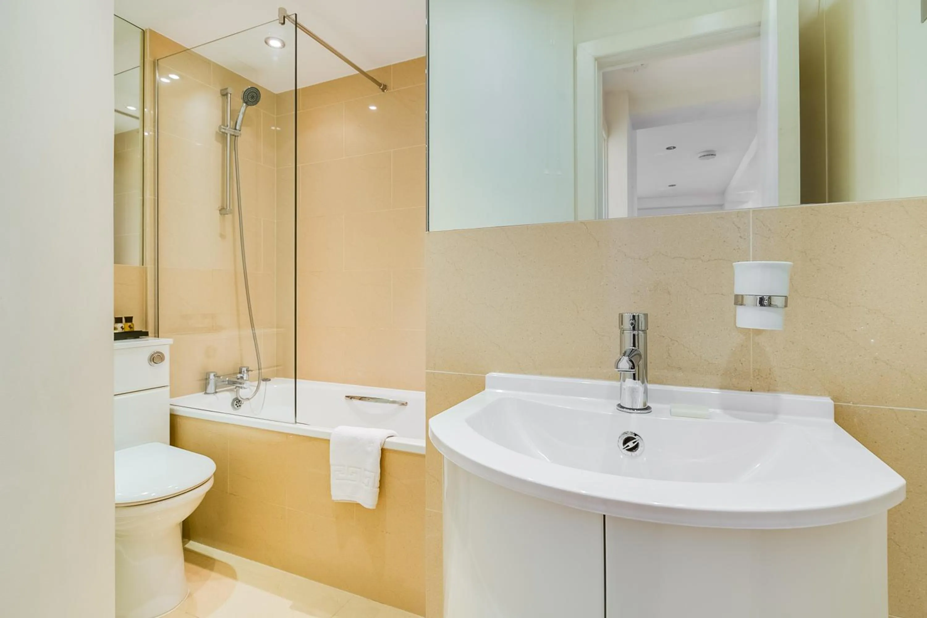 Bathroom in Nell Gwynn Chelsea Accommodation