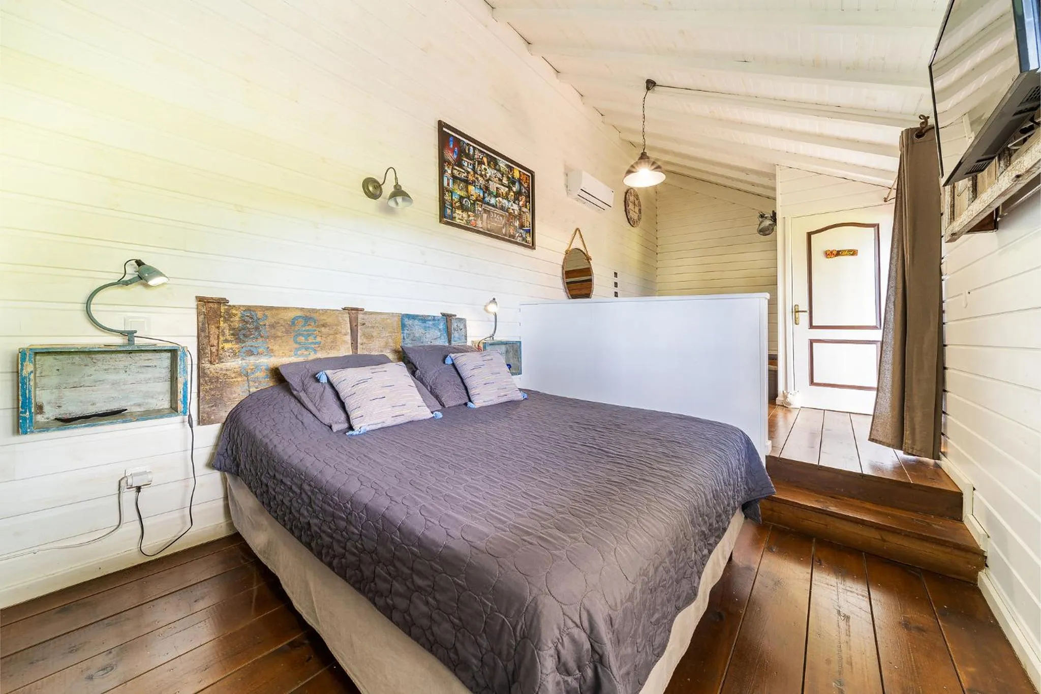 Photo of the whole room, Bed in La Plantation