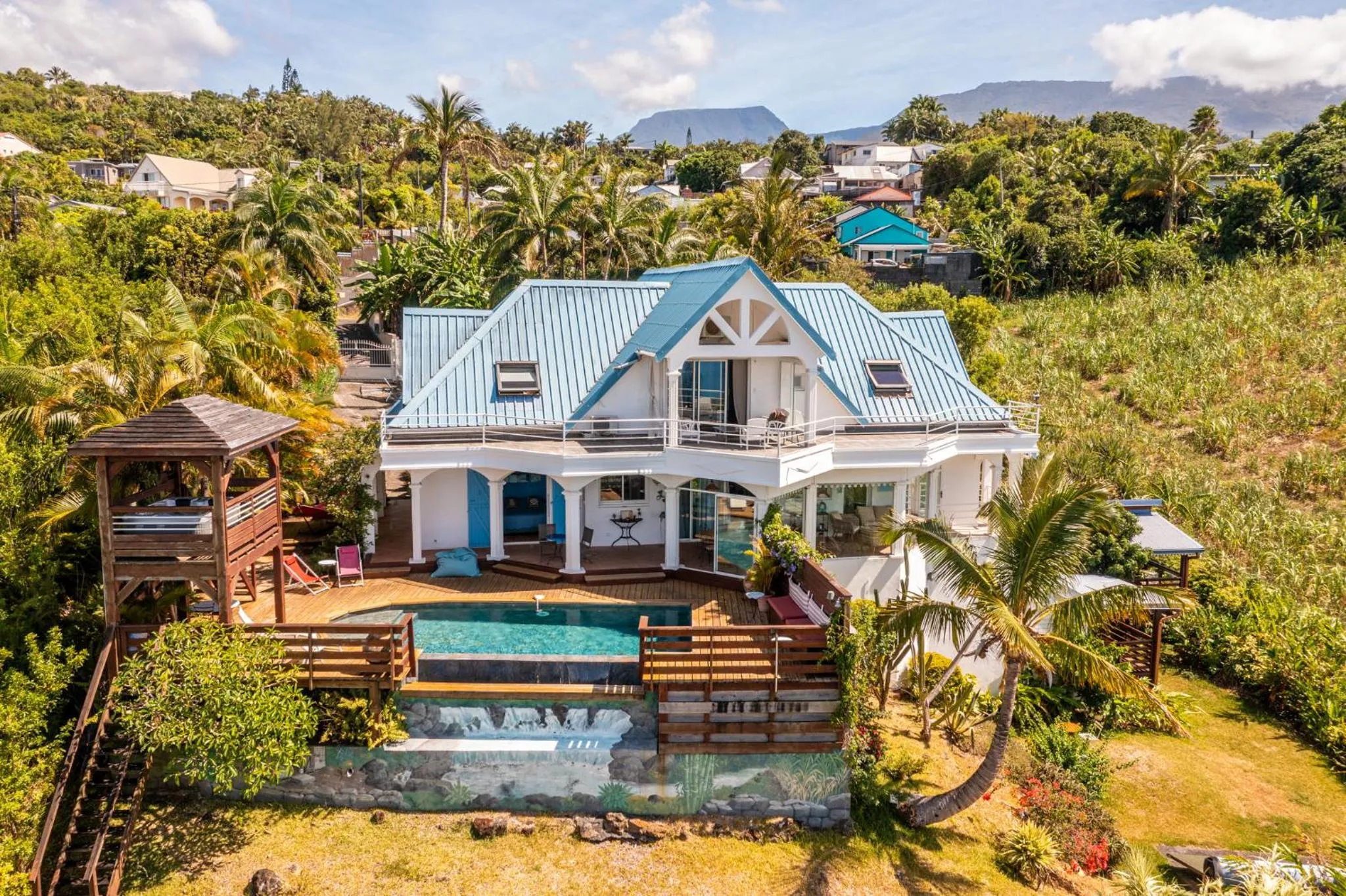 Property building in La Plantation