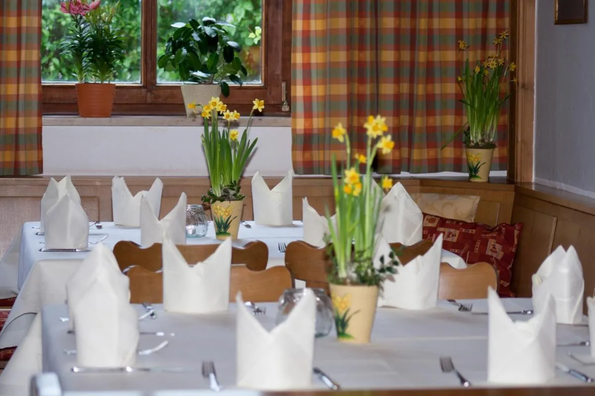 Restaurant/places to eat in Hotel am Regenbogen