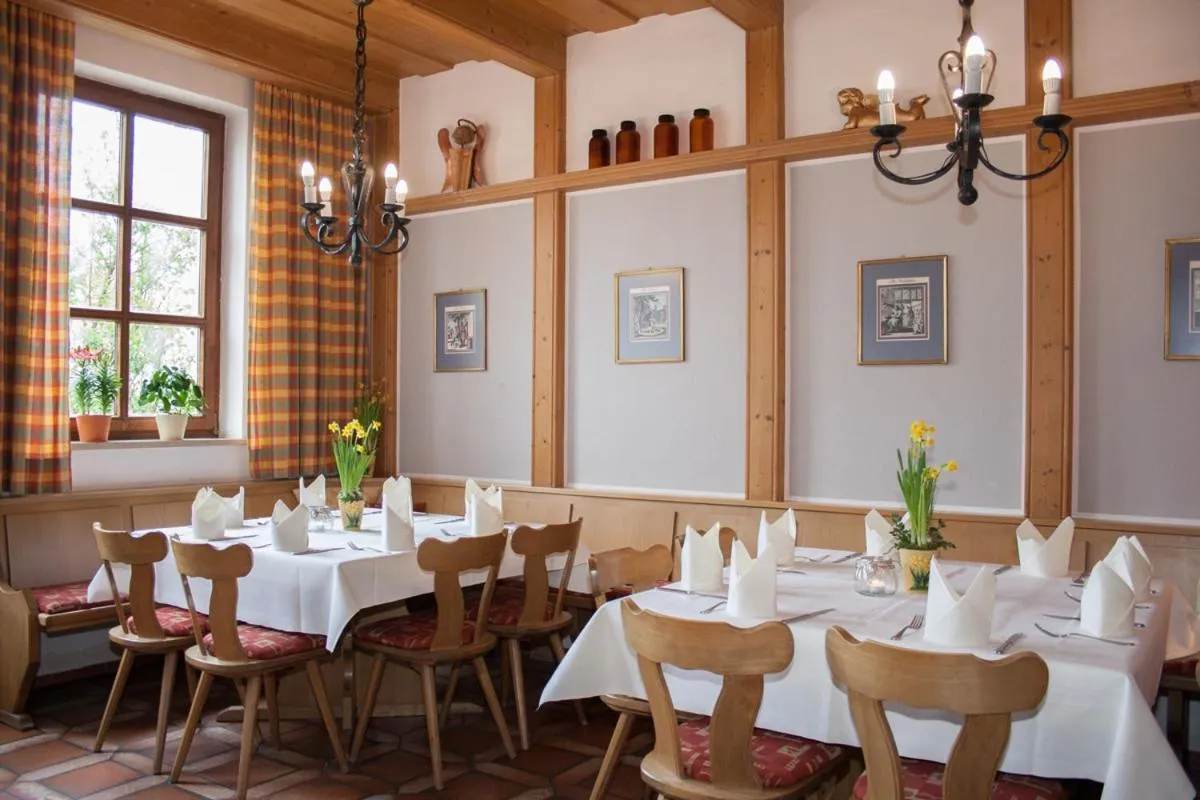 Restaurant/places to eat in Hotel am Regenbogen