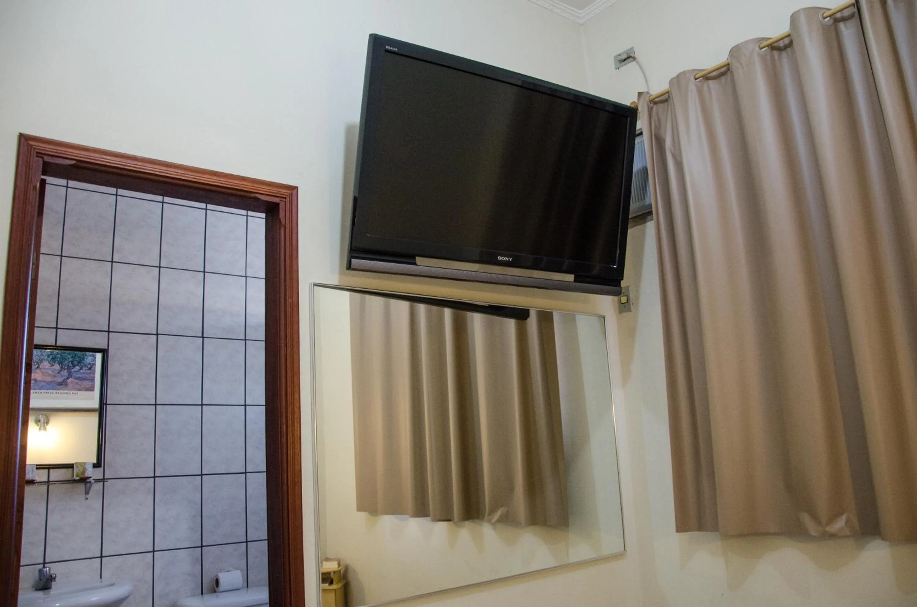 TV and multimedia in Hotel Pousada Do Leão