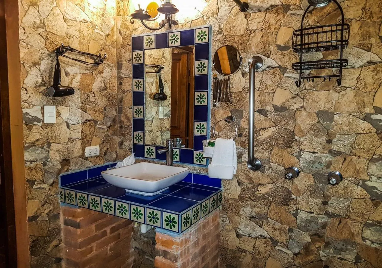 Bathroom in Hotel Eterna Primavera Antigua