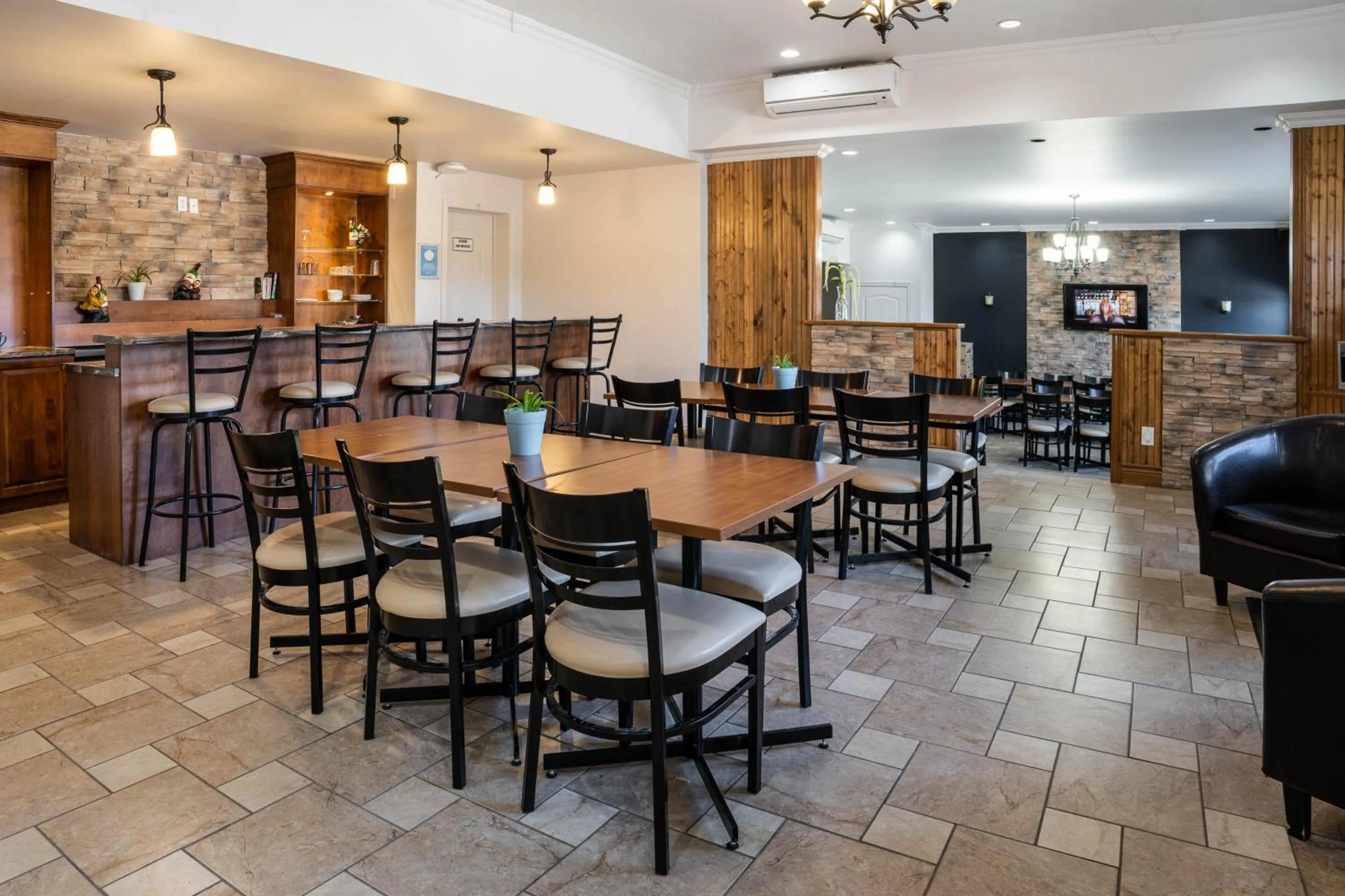 Lobby or reception in Hôtel Marineau Centre