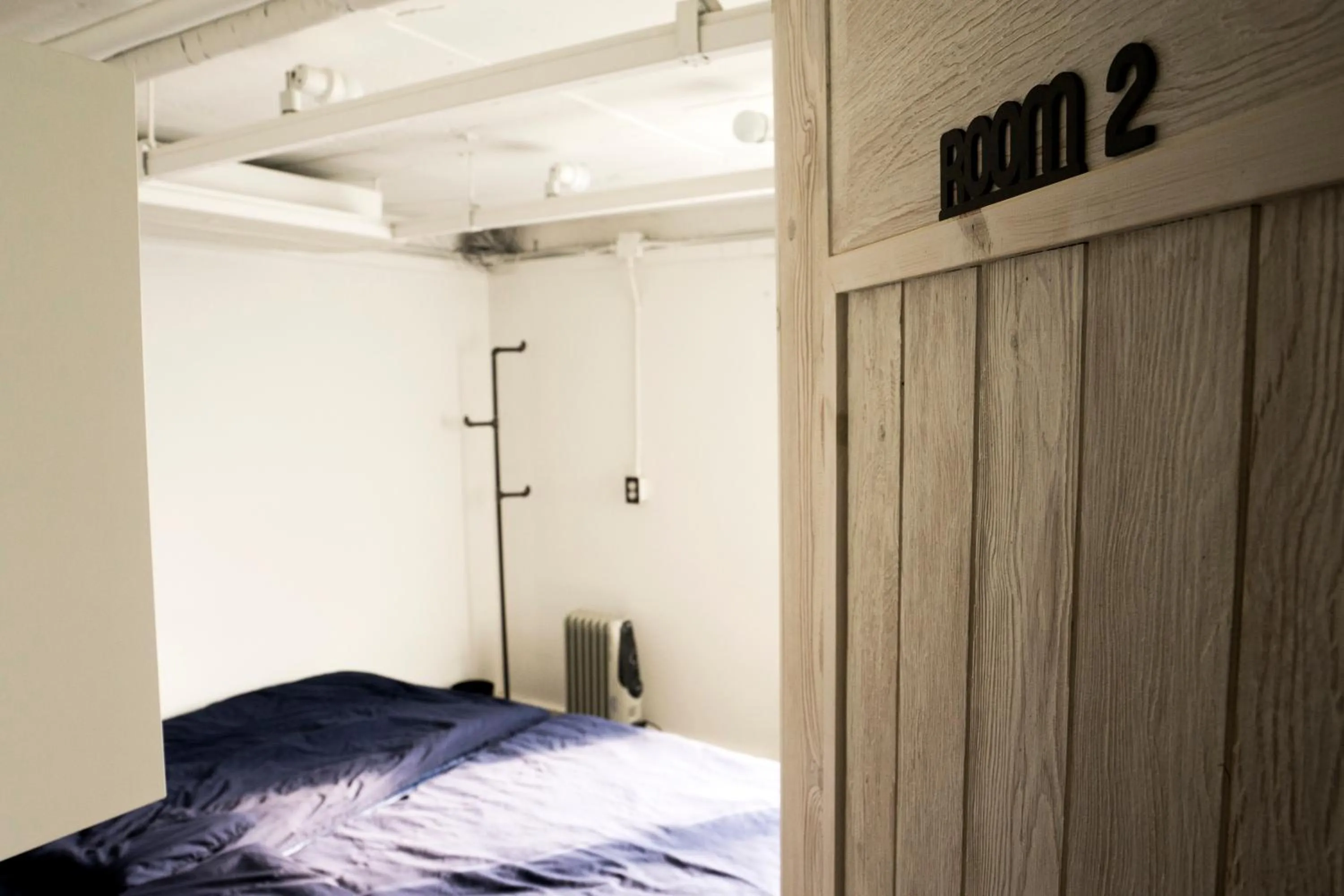 Day, Bed in That House Hongdae