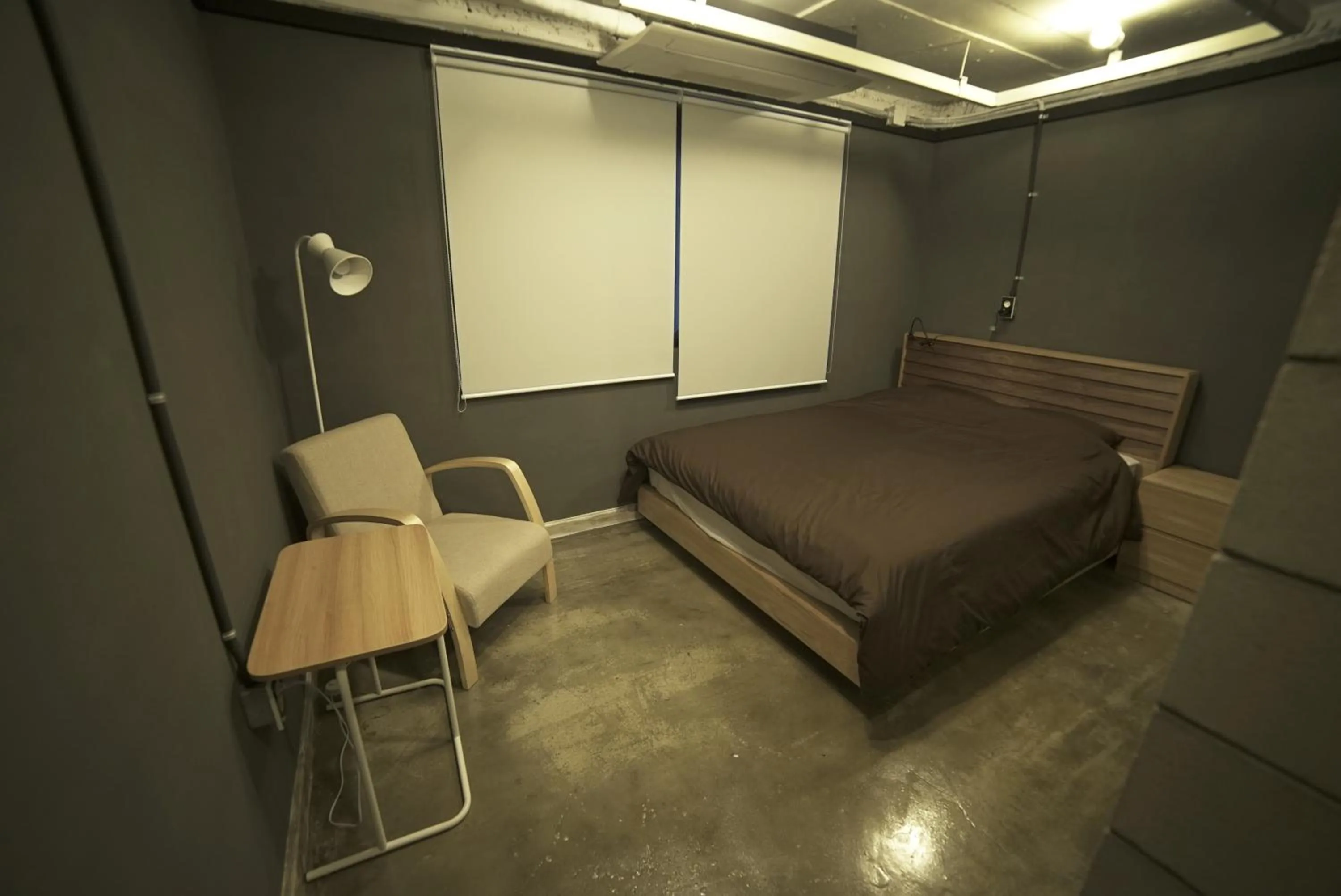 Shower, Bed in That House Hongdae