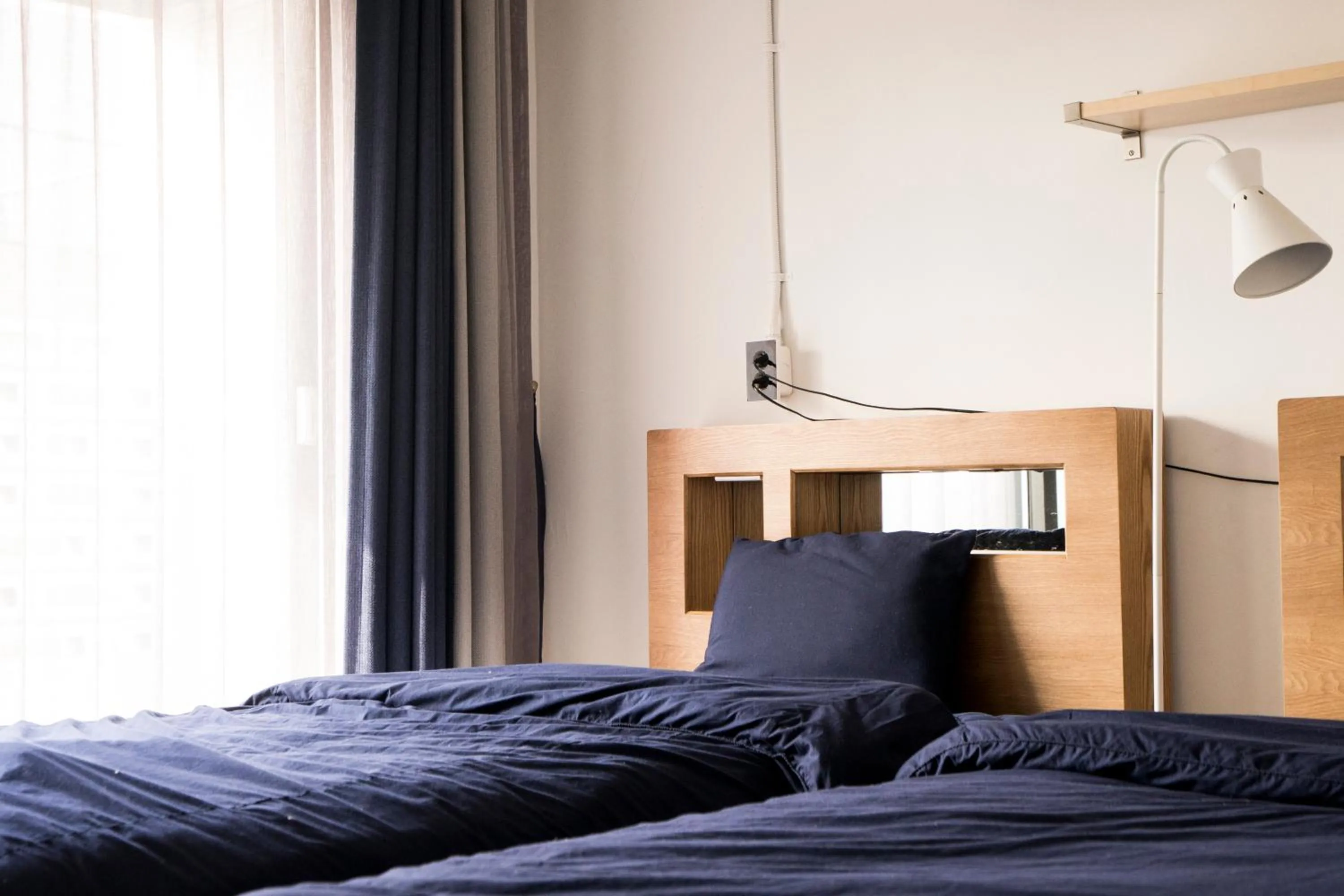 Day, Bed in That House Hongdae