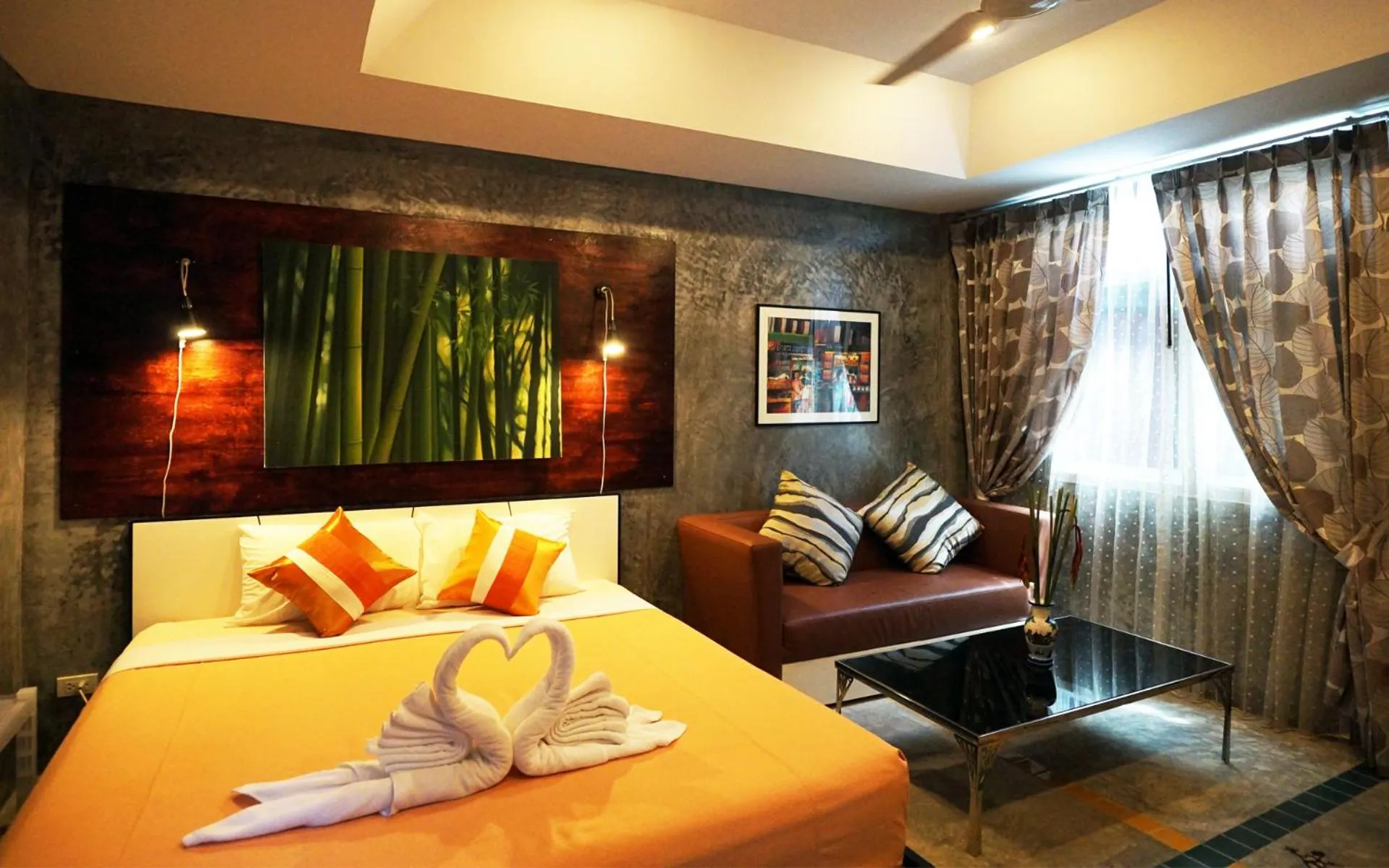 Photo of the whole room, Bed in Phuket Paradiso