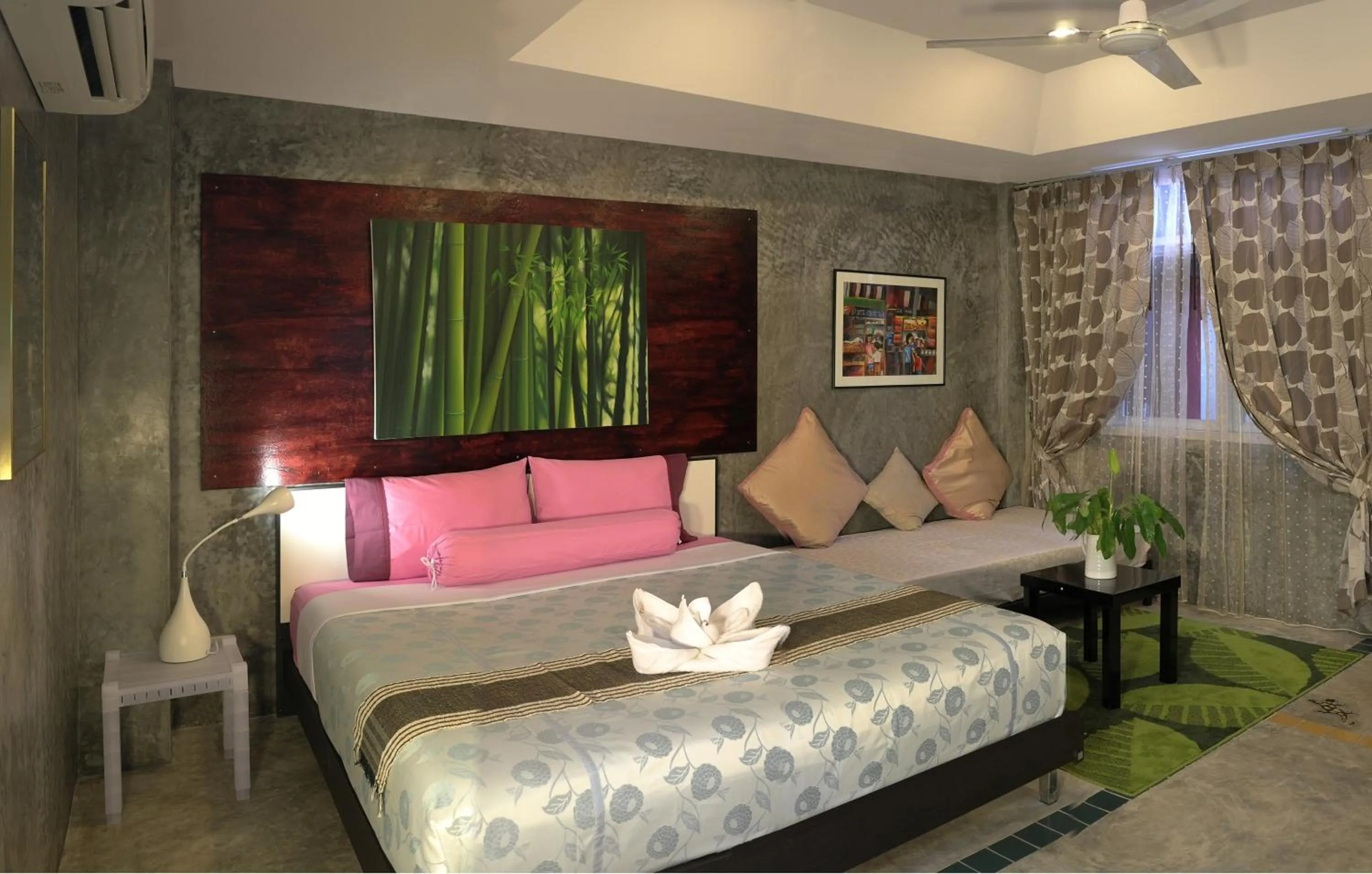 Toilet, Bed in Phuket Paradiso