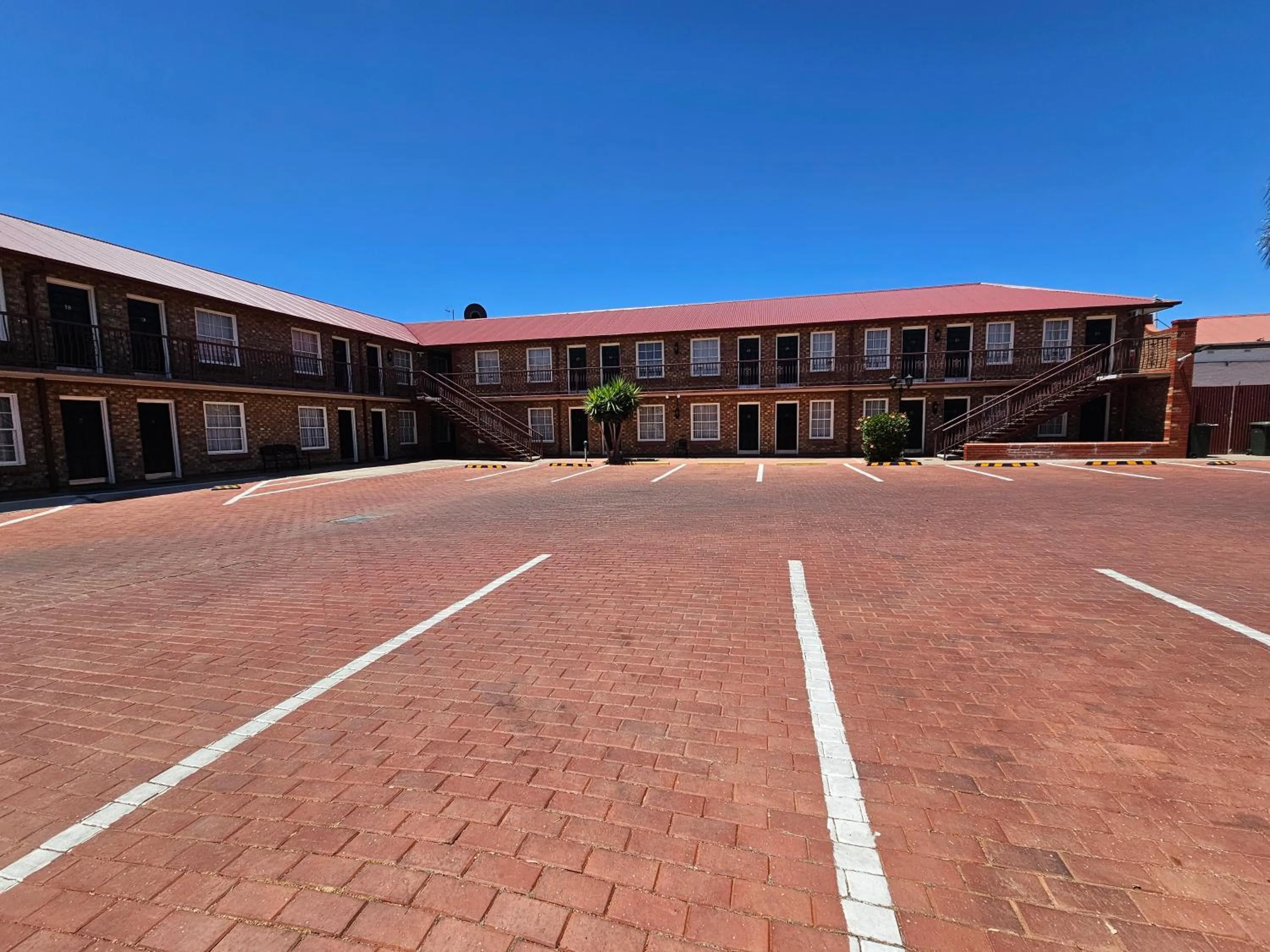 Property building in Old Willyama Motor Inn