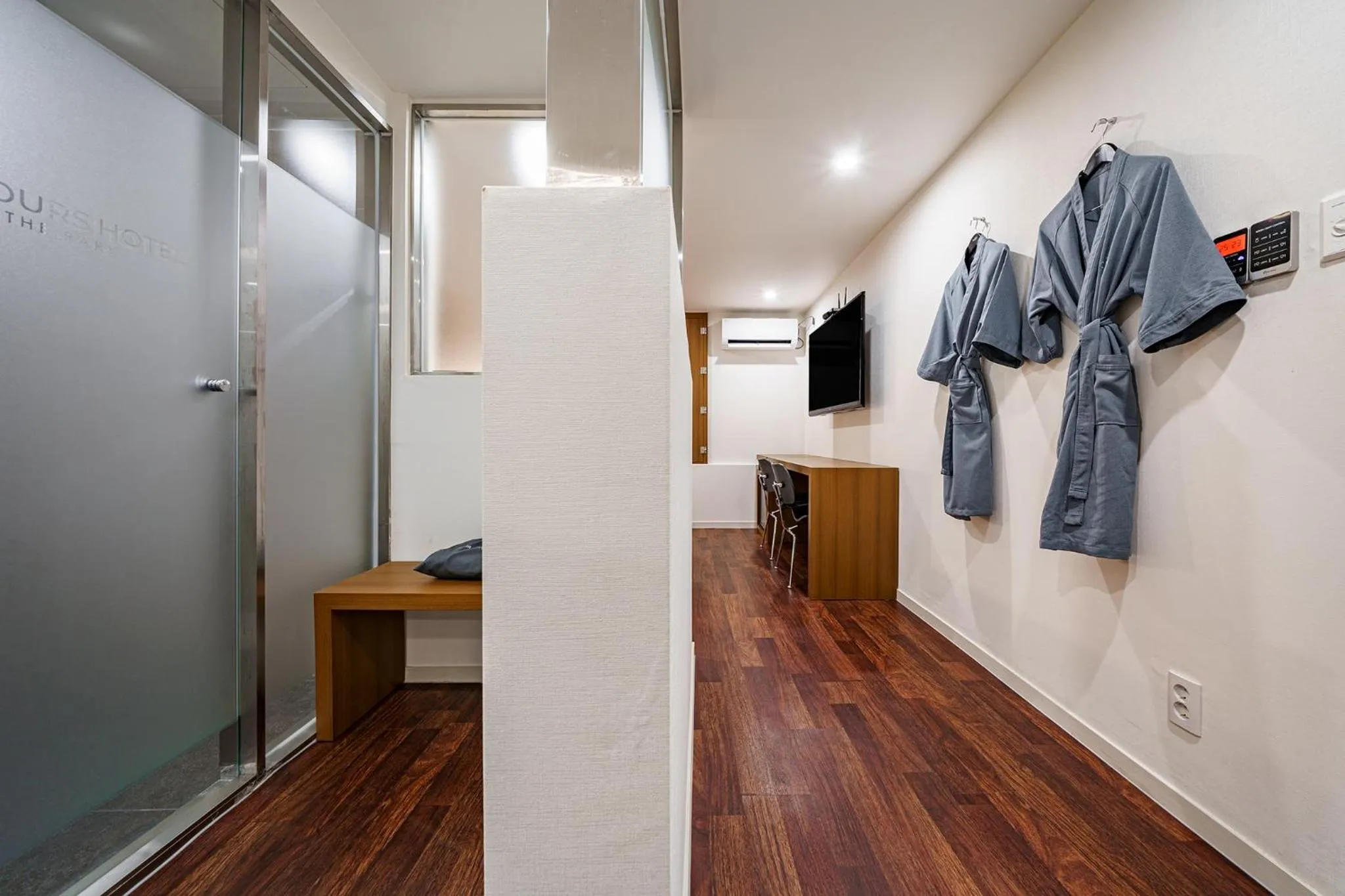 Shower in 25hours Hotel