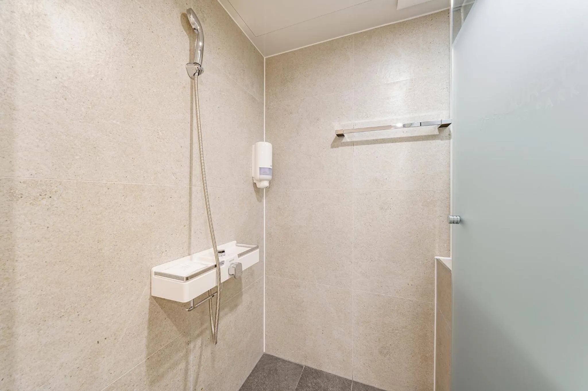 Shower in 25hours Hotel