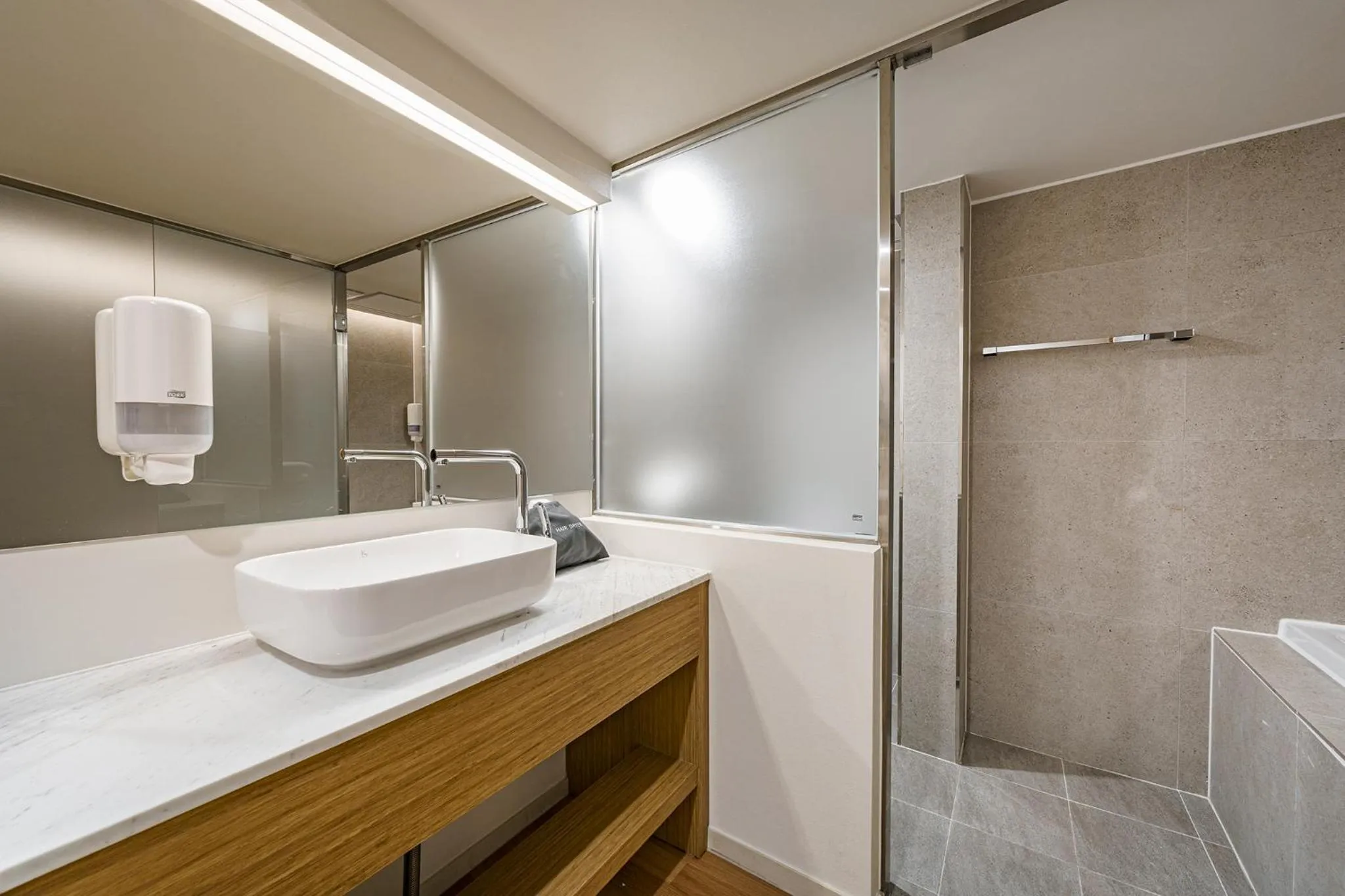 Shower in 25hours Hotel