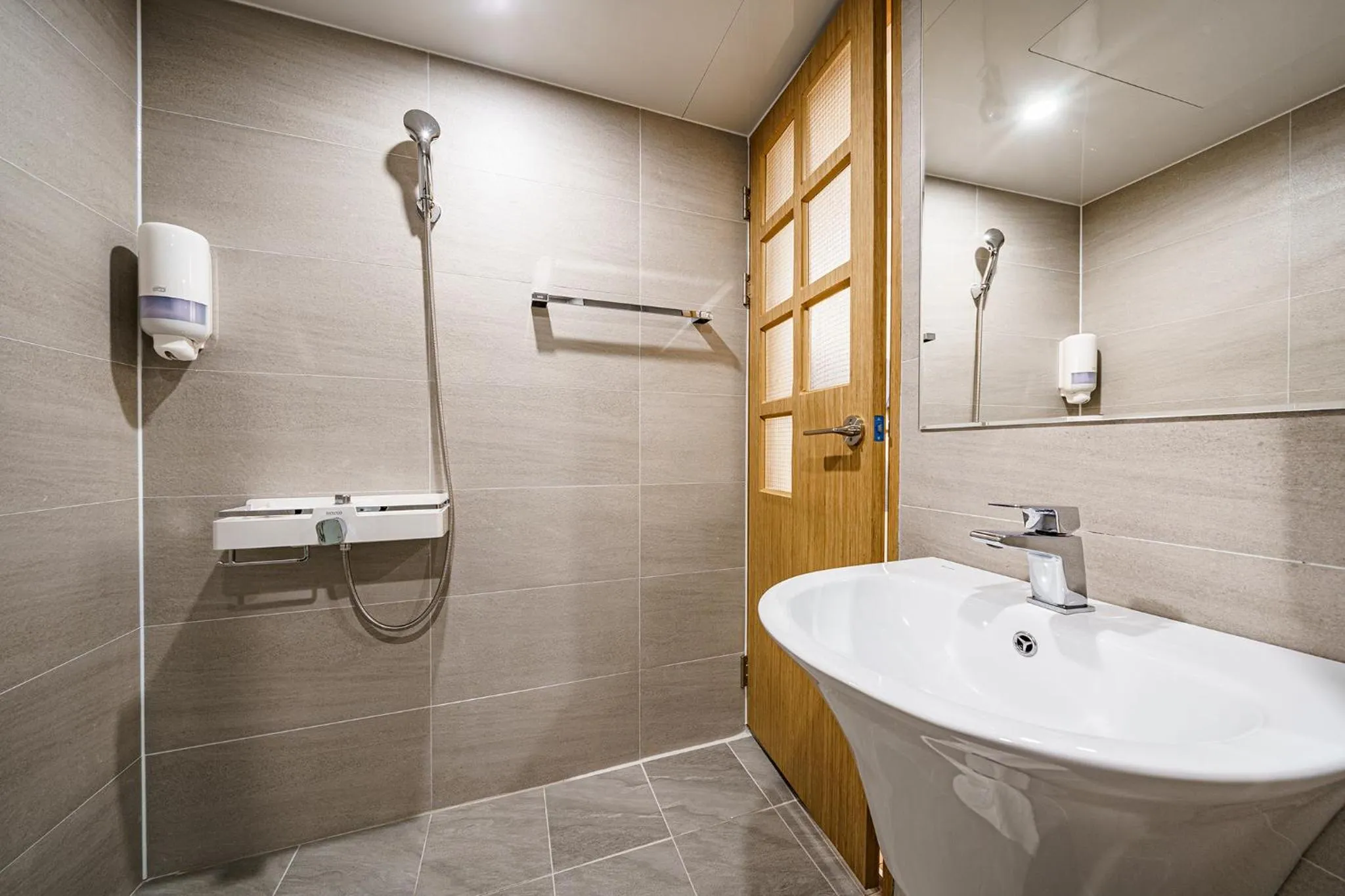 Shower in 25hours Hotel