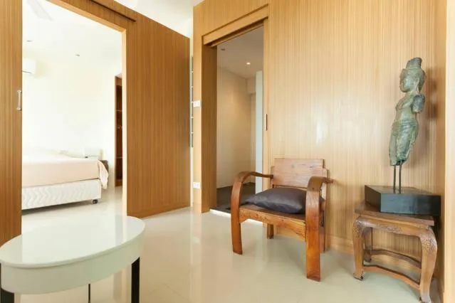 Seating area, Bed in Galare Thong Tower