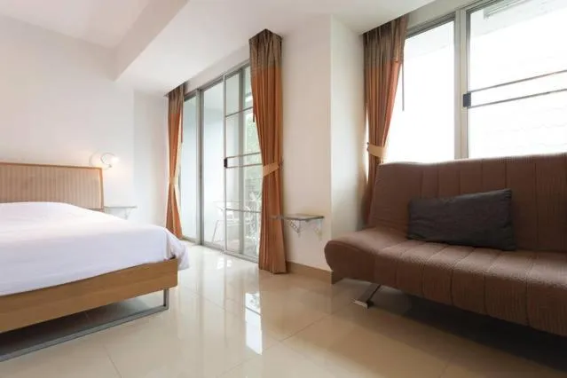 Day, Bed in Galare Thong Tower