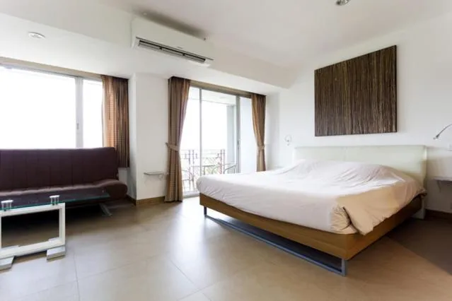 Photo of the whole room, Bed in Galare Thong Tower