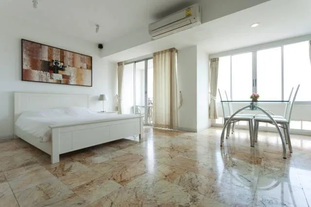 Day, Bed in Galare Thong Tower