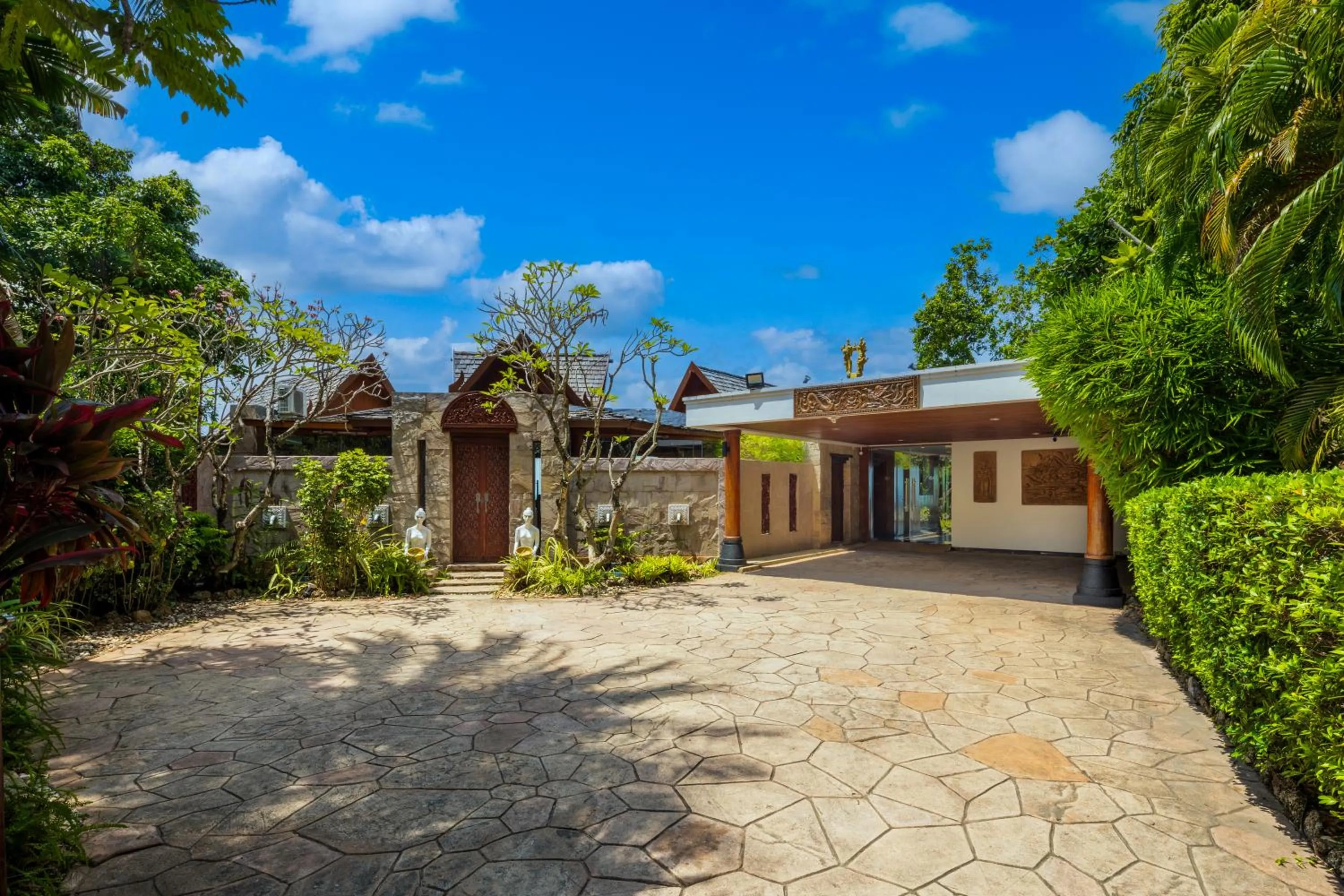 Parking in Luxury 4 pool Seaview 6 bedroom Villa on Surin Hill