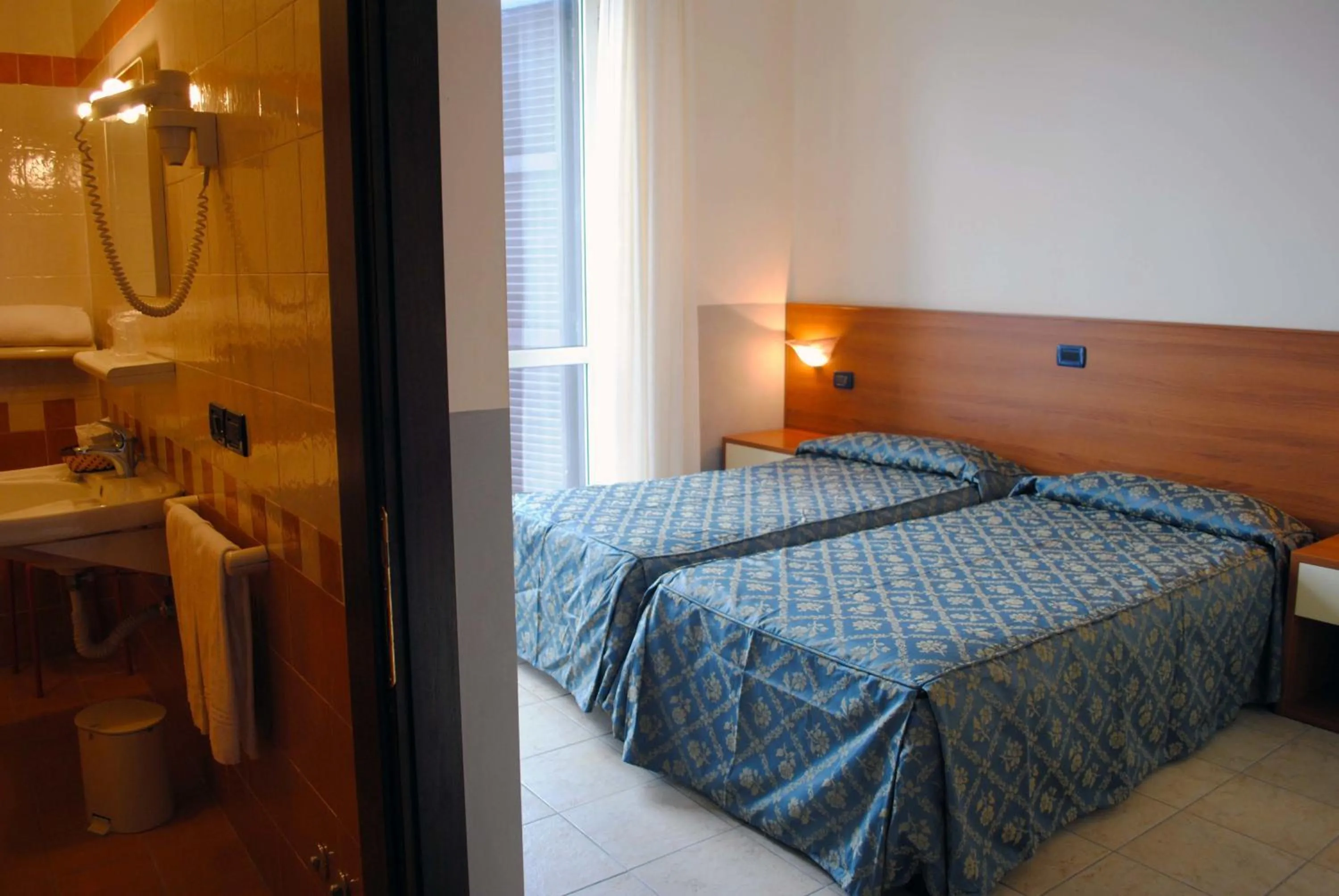 Bathroom, Bed in Hotel Tuscania Panoramico
