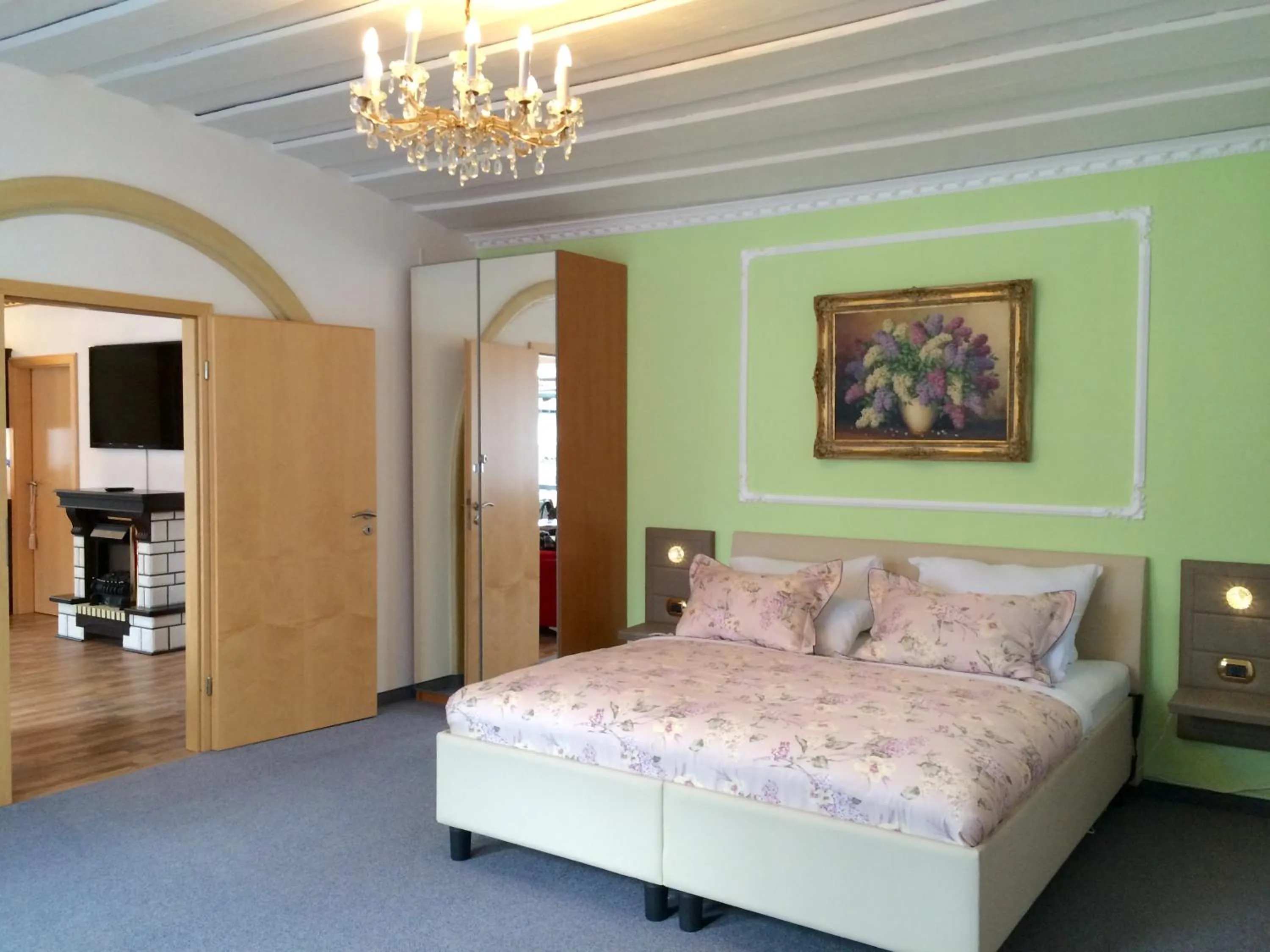 Golden GaPa Central Family Apartment 8