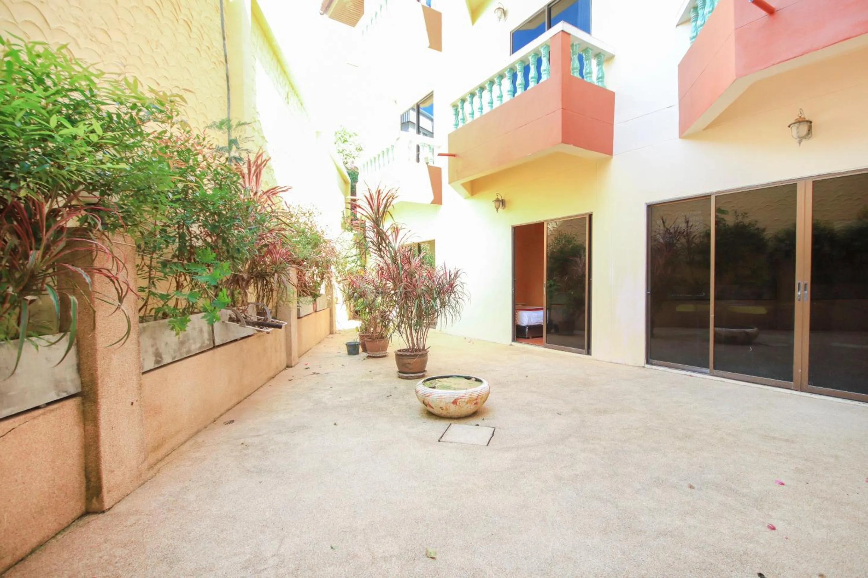 Garden in Ban Elephant Blanc Apartment