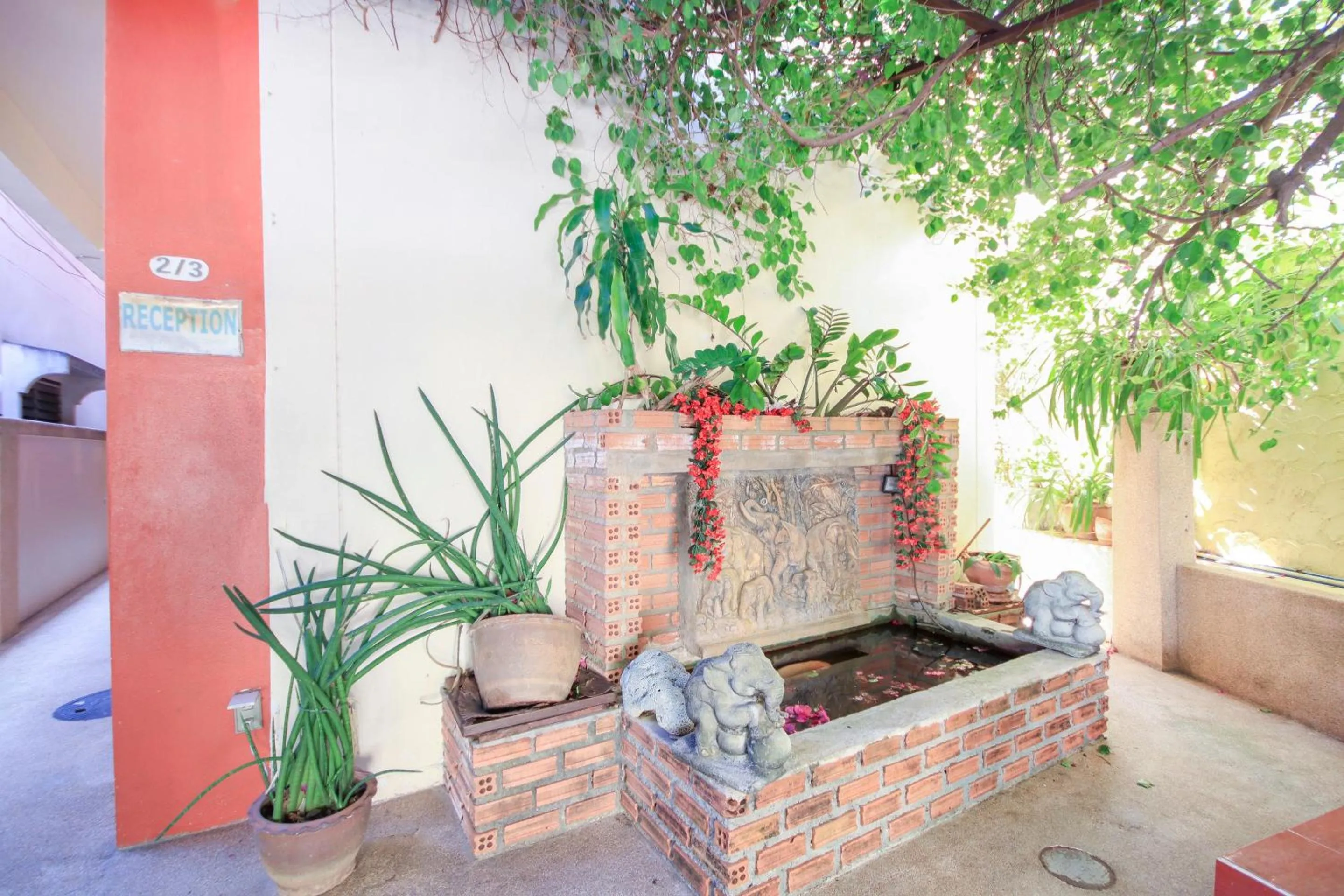 Garden in Ban Elephant Blanc Apartment