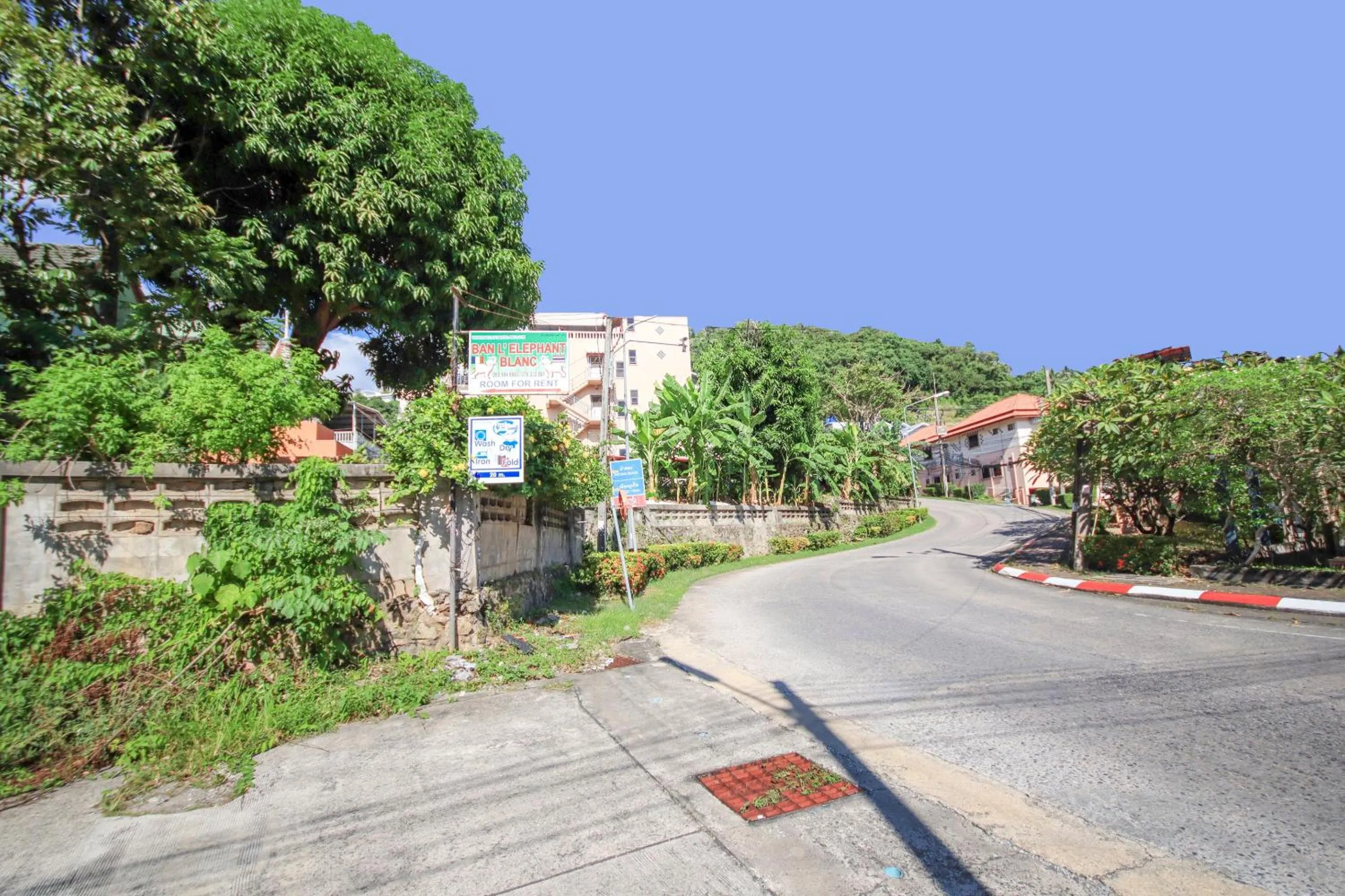Facade/entrance in Ban Elephant Blanc Apartment