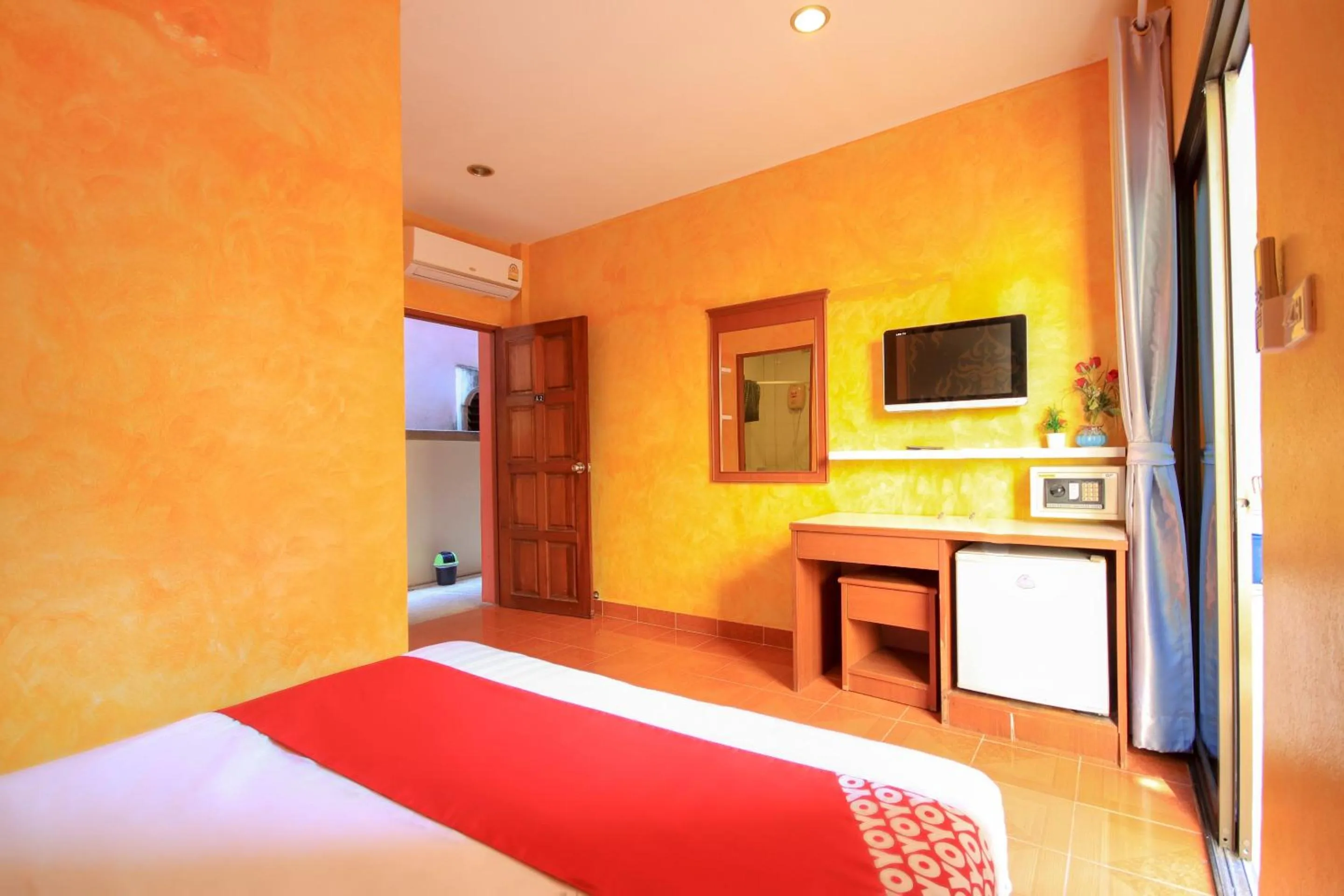 Bedroom, Bed in Ban Elephant Blanc Apartment