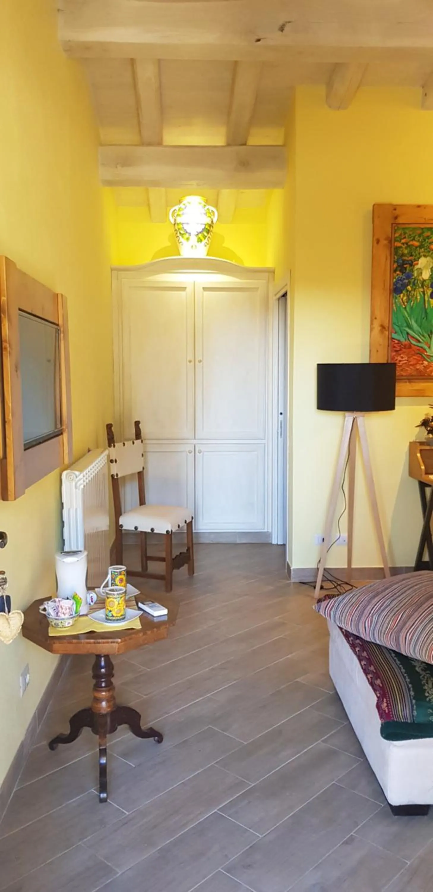 Photo of the whole room in Aquilamaior