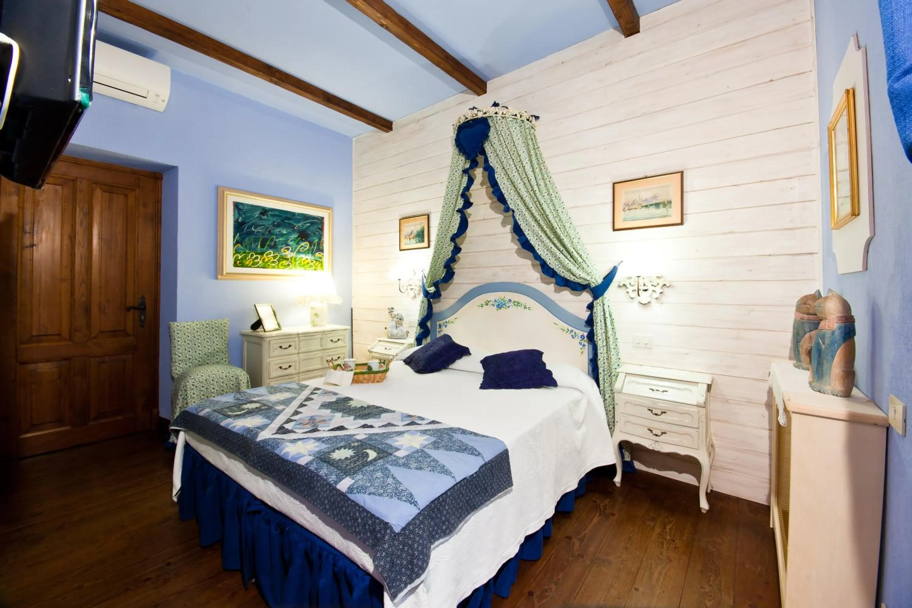 Bedroom in Aquilamaior