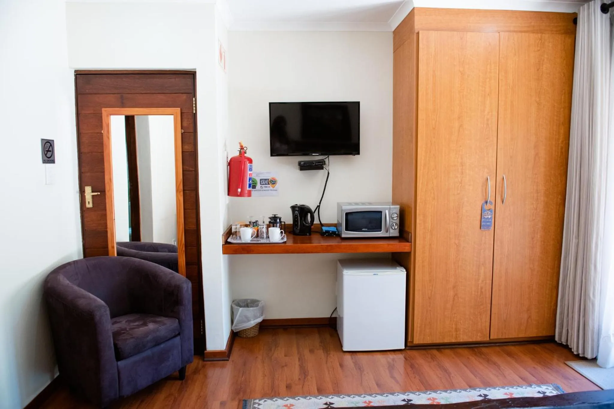 Coffee/tea facilities in 37 on Charles