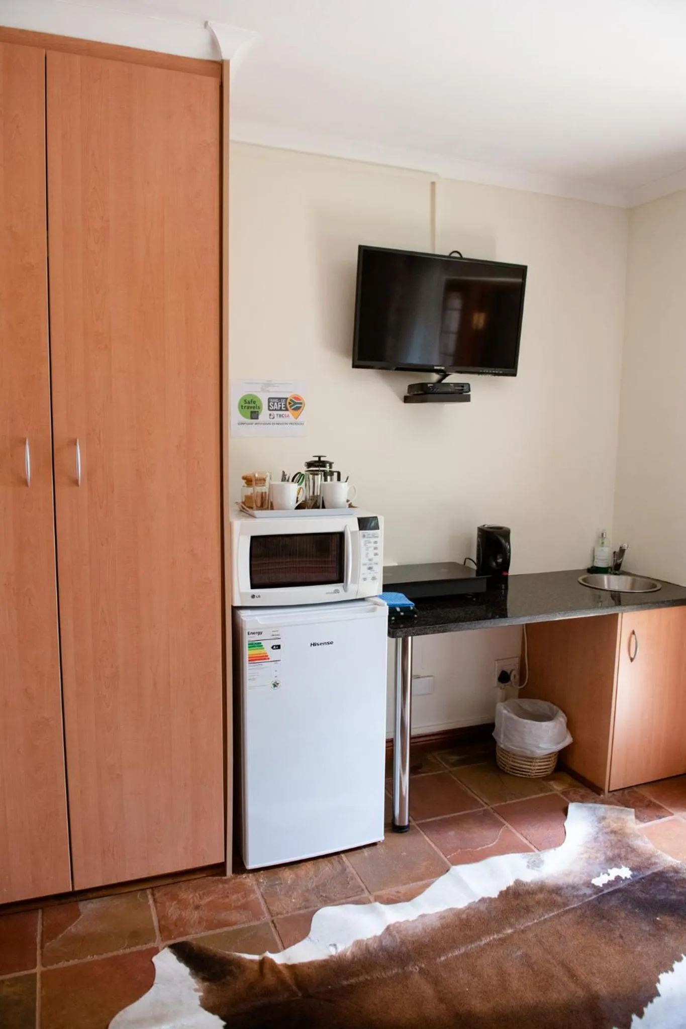 Kitchen or kitchenette in 37 on Charles